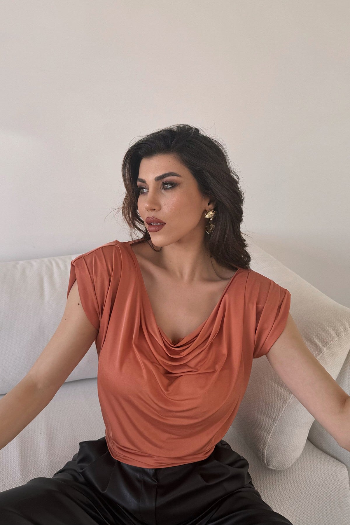 Degaje Yaka Vatkalı Bluz