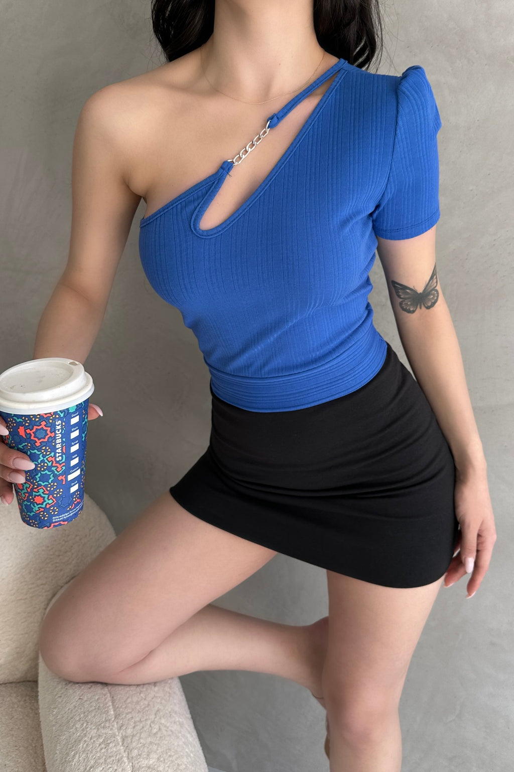 Tek Omuz Zincir Detaylı Crop Bluz