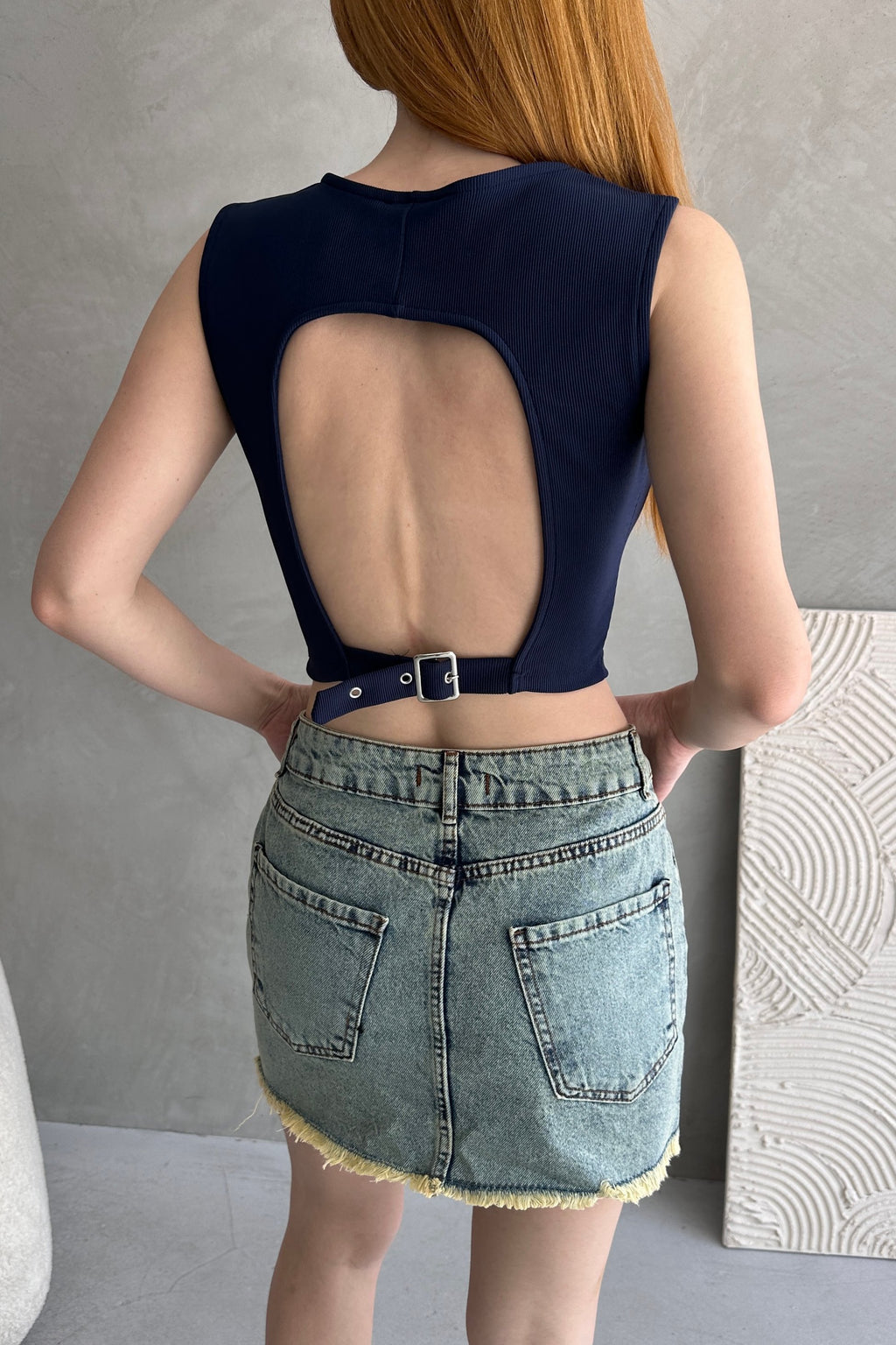 Sırtı Kemer Detaylı Kaşkorse Crop Bluz
