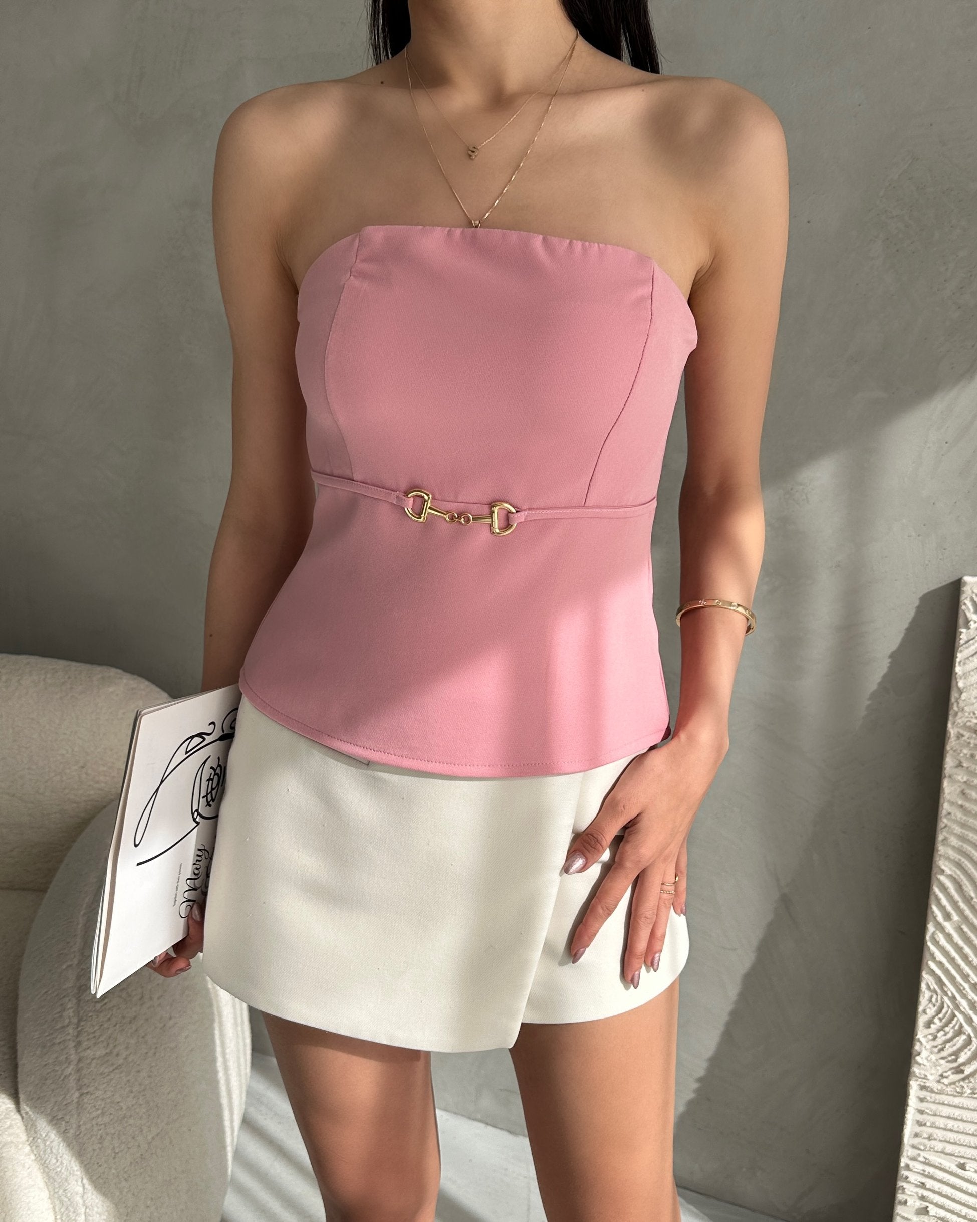 Straplez Beli Toka Detaylı Crep Bluz