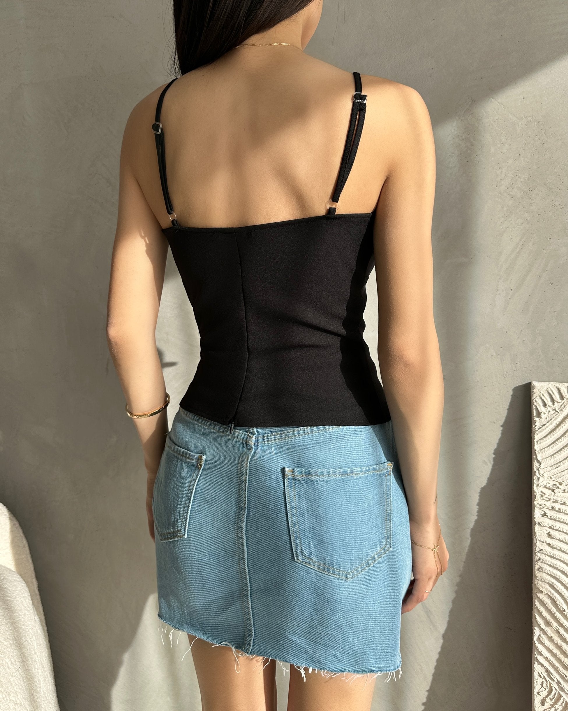 İp Askılı Fiyonk Detaylı Crep Bluz