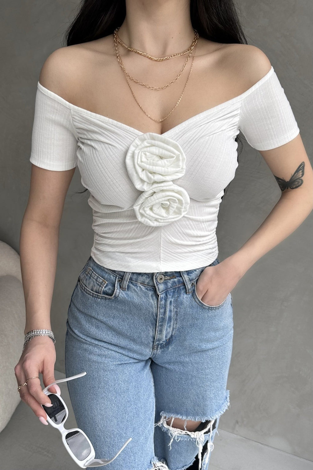 Kayık Yaka Gül Detaylı Crop Bluz