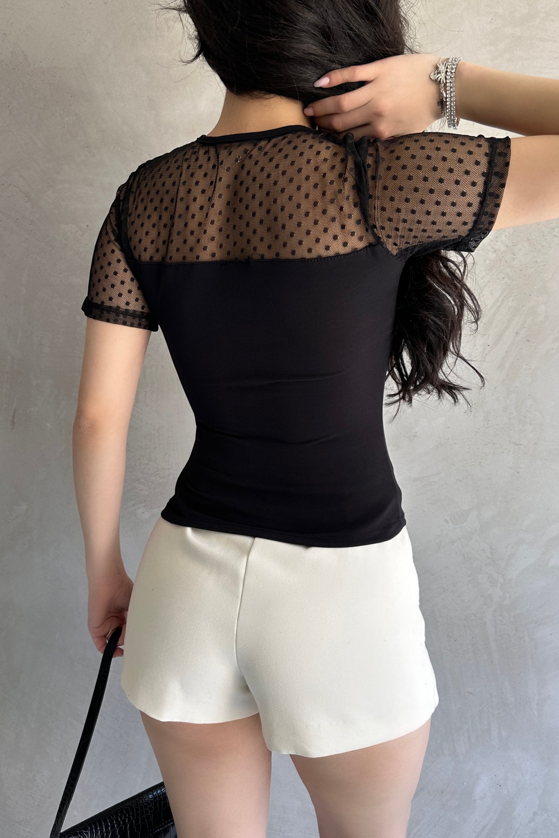 Tül Detaylı Önü Büzgülü Crep Bluz