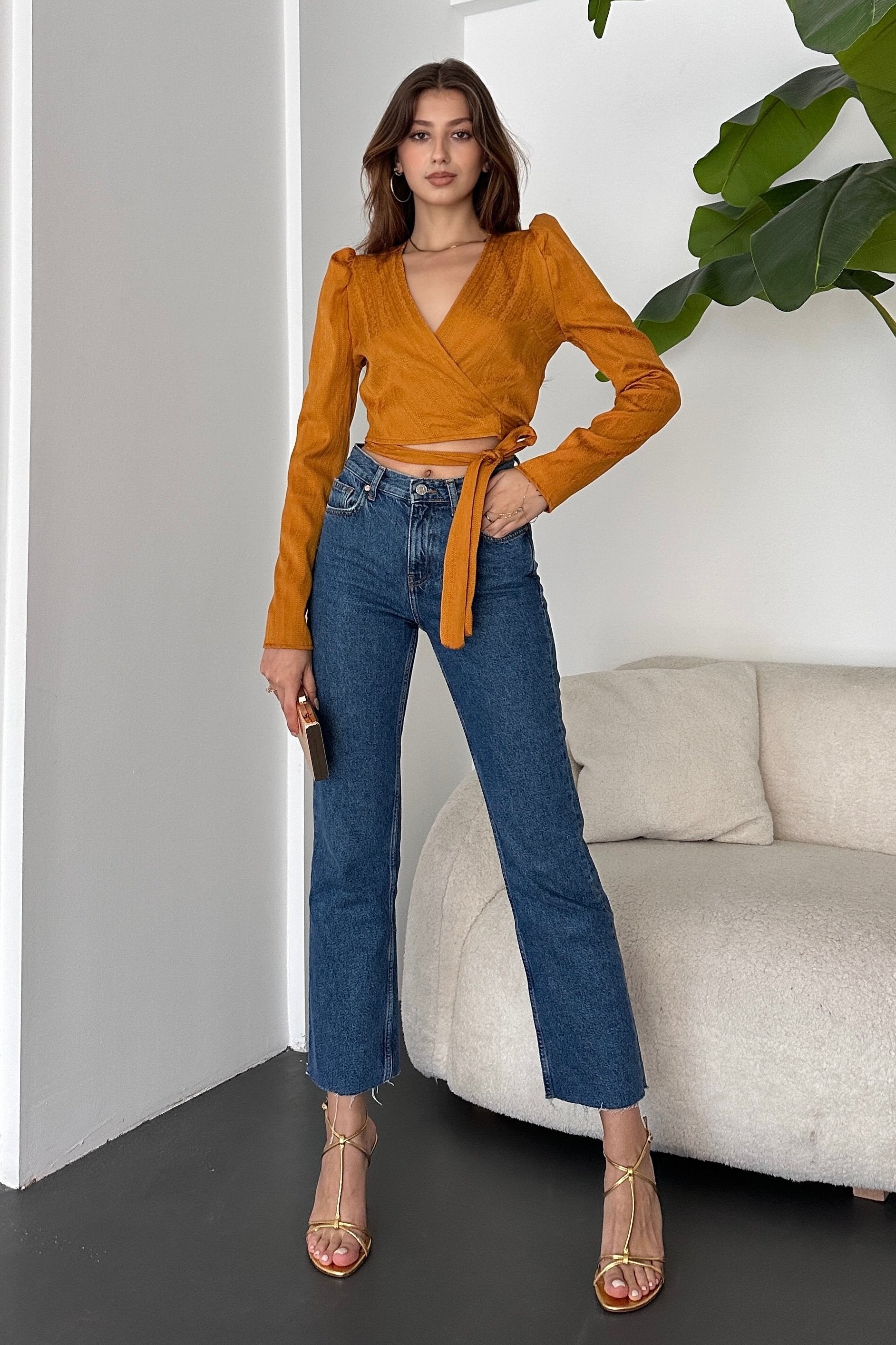 Kruvaze Yaka Beli Kuşaklı Crop Bluz