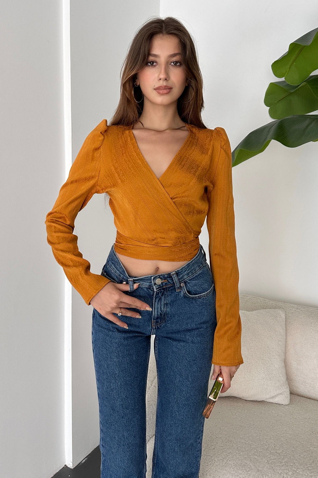 Kruvaze Yaka Beli Kuşaklı Crop Bluz