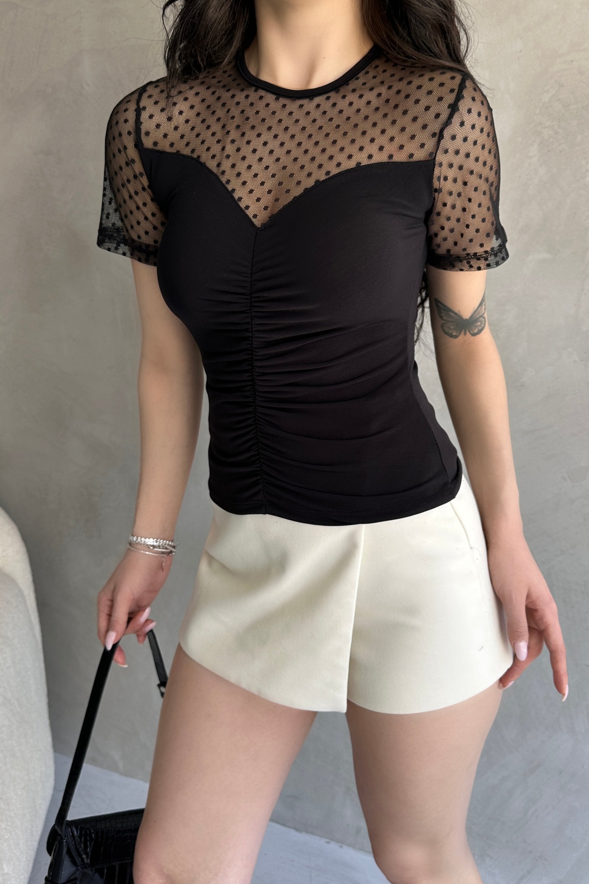 Tül Detaylı Önü Büzgülü Crep Bluz