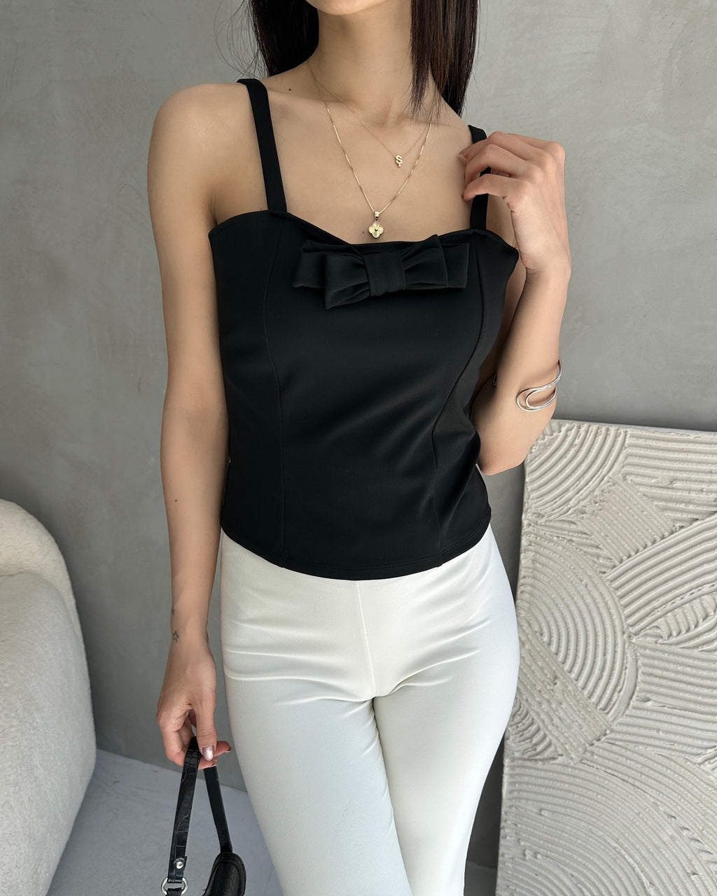 İp Askılı Yakası Fiyonk Detaylı Crep Bluz