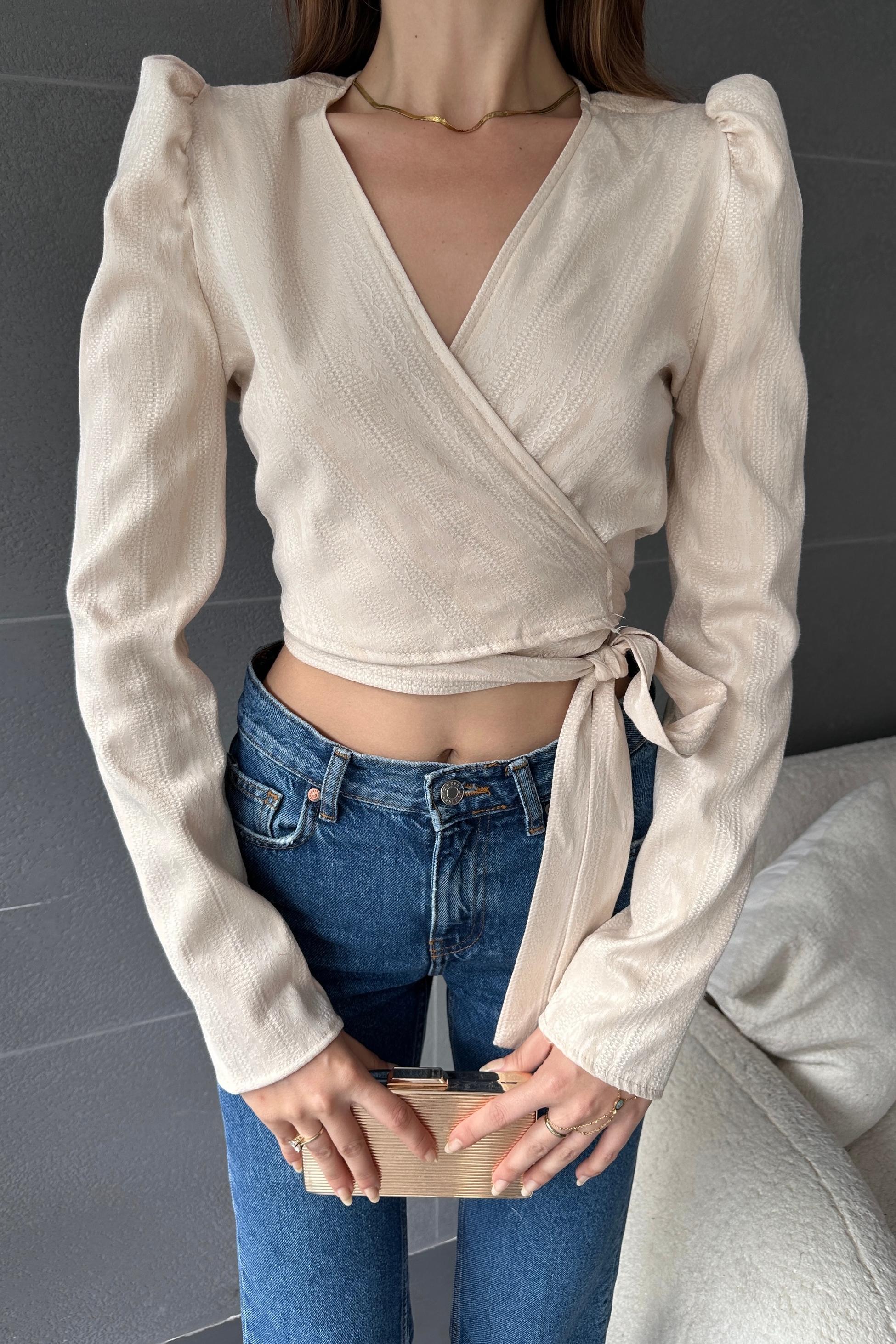 Kruvaze Yaka Beli Kuşaklı Crop Bluz