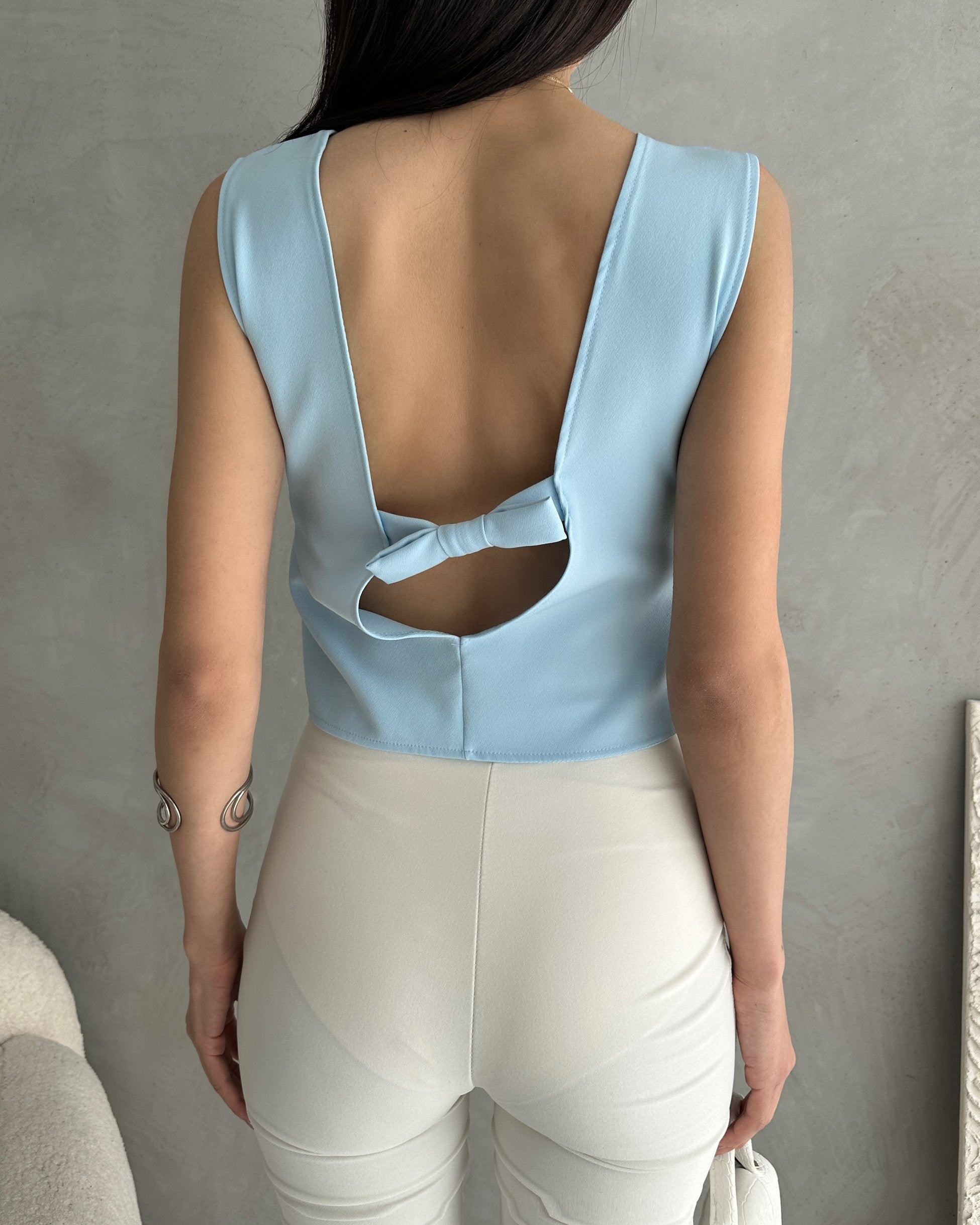 Kolsuz Sırt Dekolteli Crop Bluz