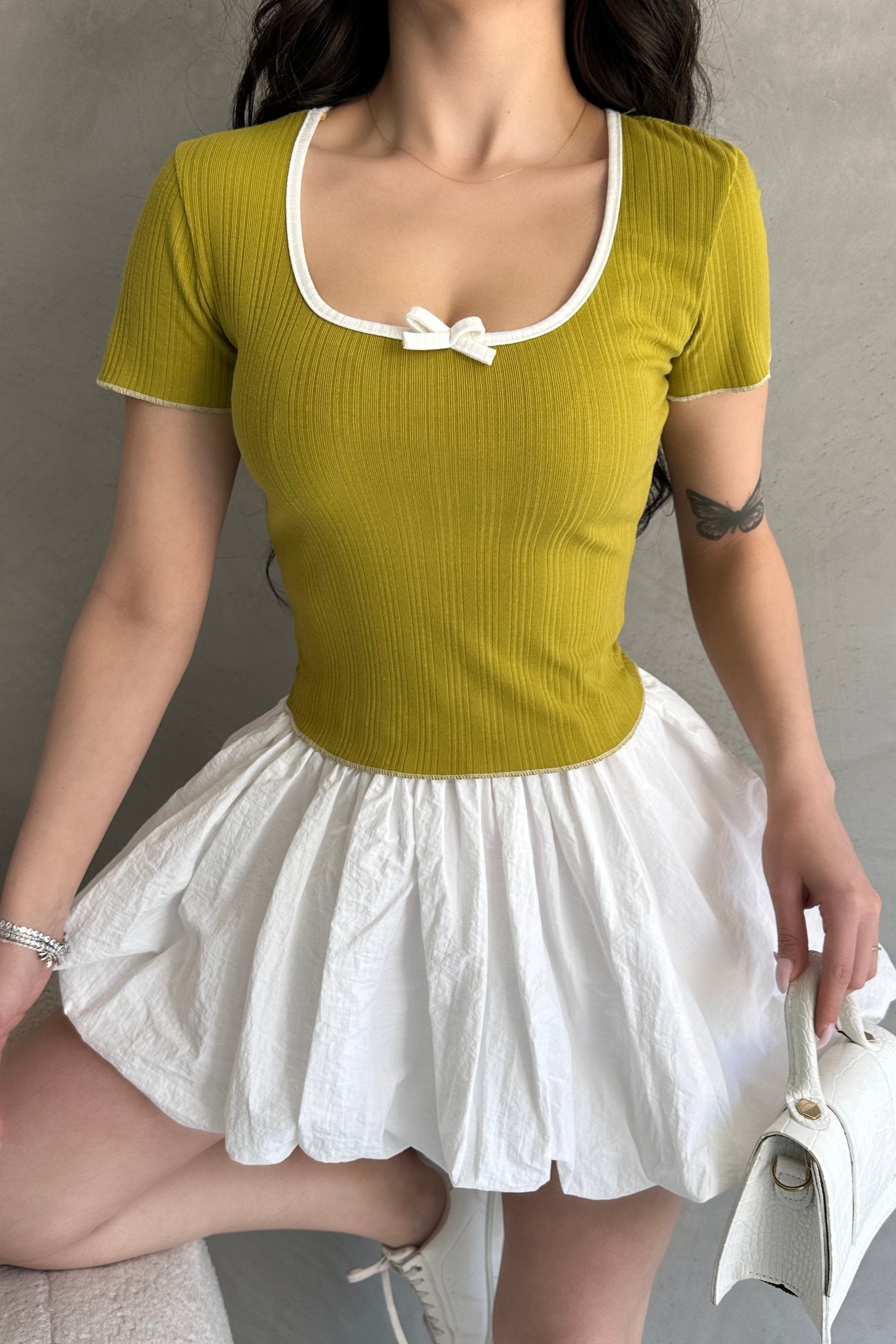 Havuz Yaka Biye Detaylı Crop Bluz