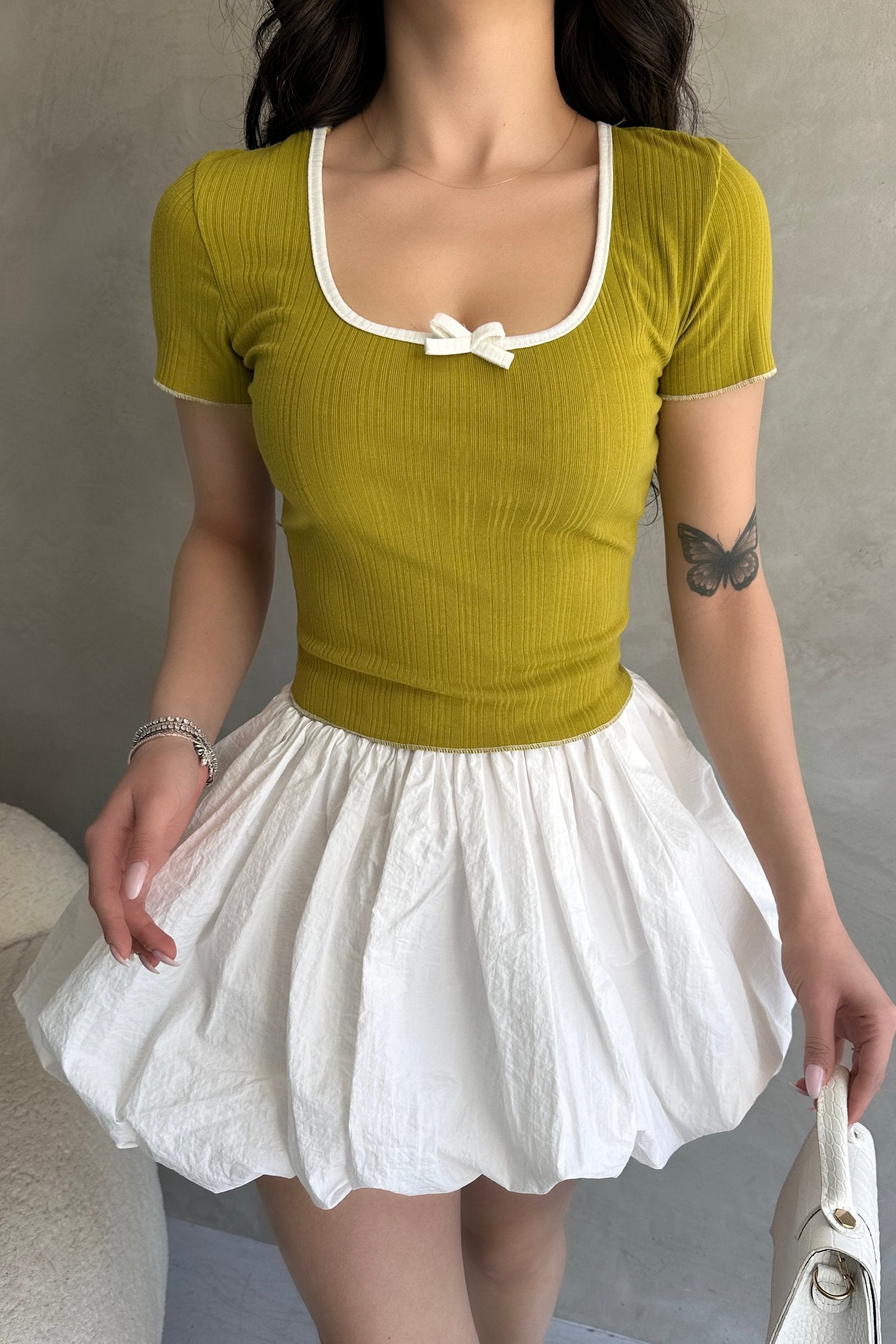 Havuz Yaka Biye Detaylı Crop Bluz