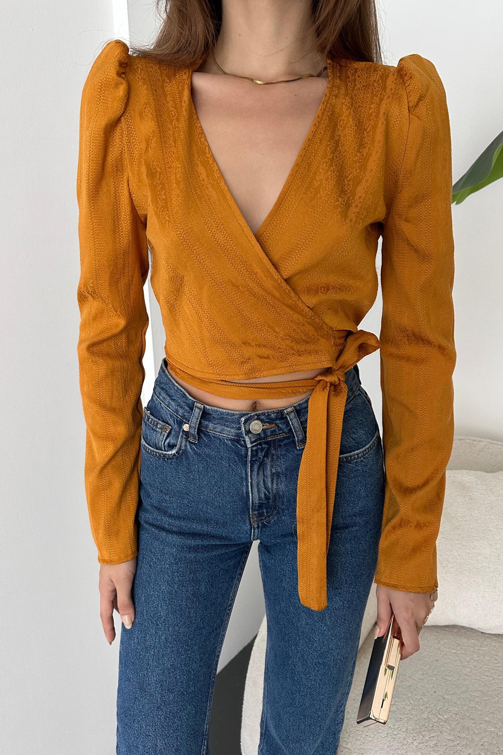 Kruvaze Yaka Beli Kuşaklı Crop Bluz