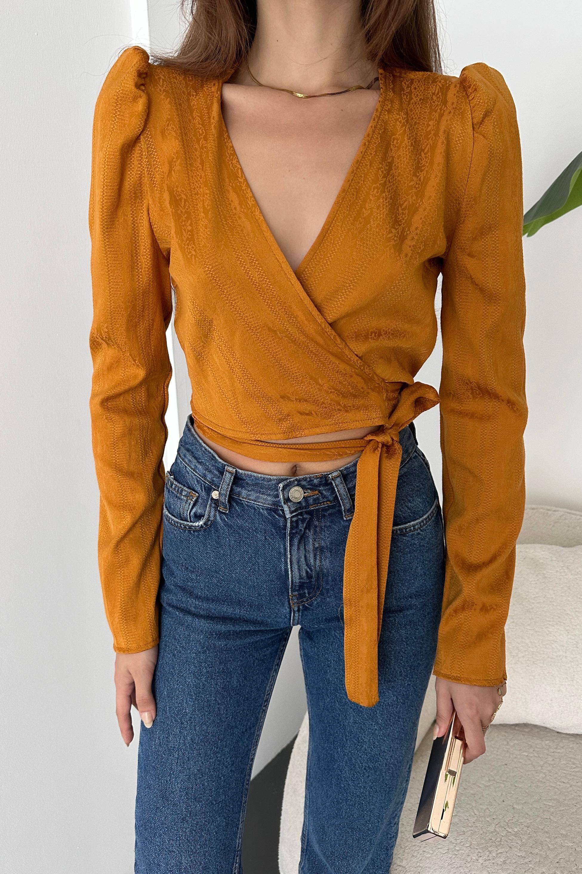 Kruvaze Yaka Beli Kuşaklı Crop Bluz