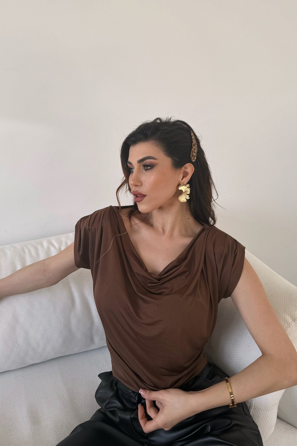 Degaje Yaka Vatkalı Bluz