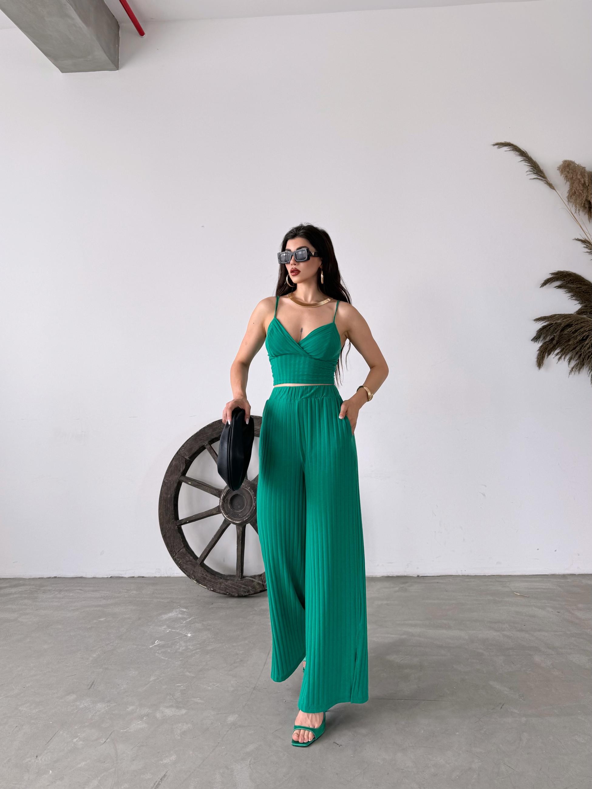 İp Askılı Crop Bluz Ve YIrtmaç Detaylı Pantolon İkili Takım