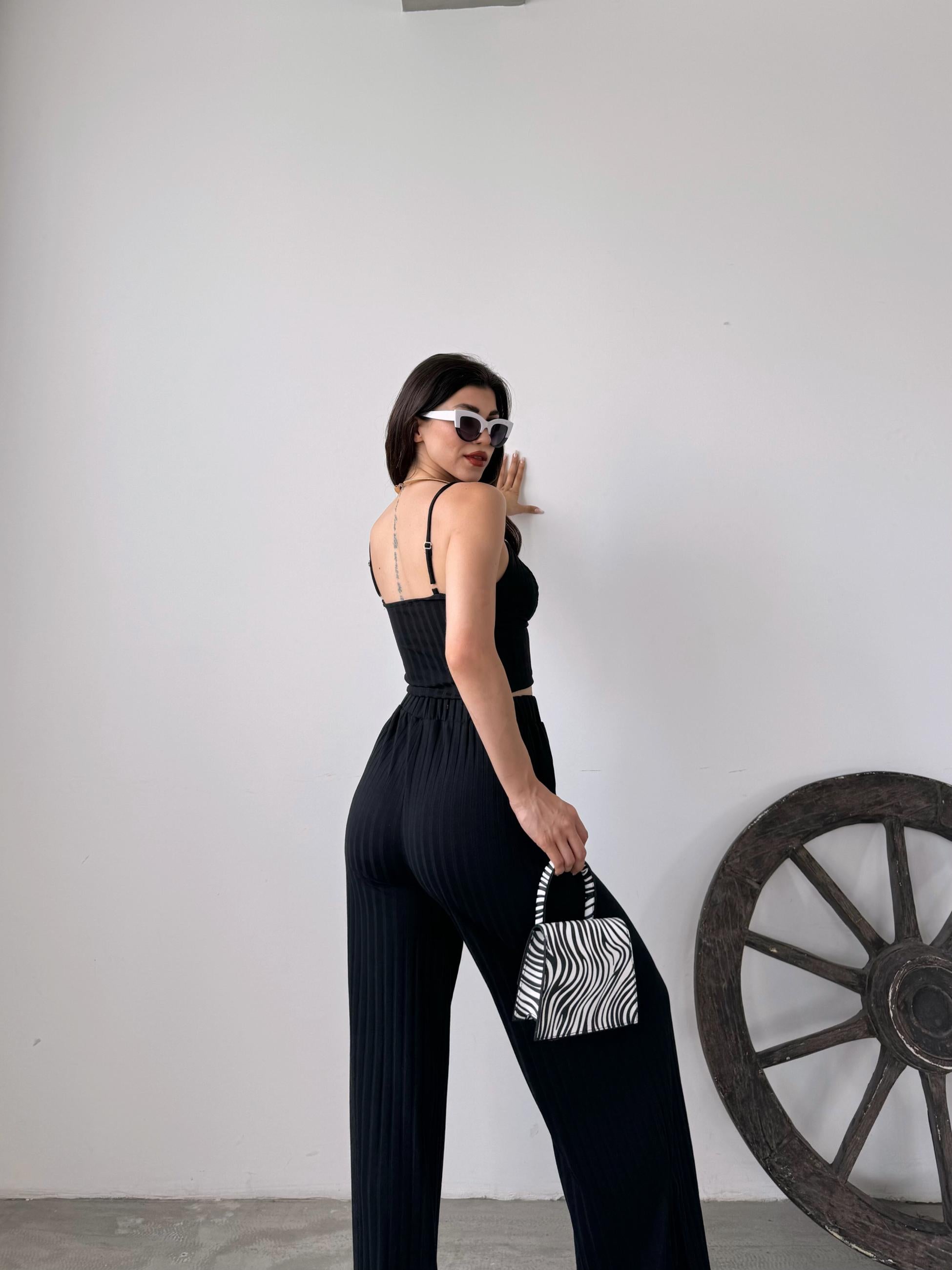 İp Askılı Crop Bluz Ve YIrtmaç Detaylı Pantolon İkili Takım