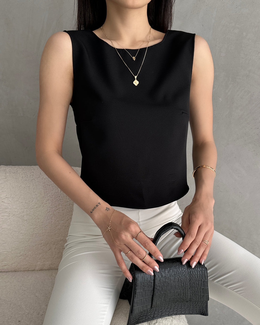 Kolsuz Sırt Dekolteli Crop Bluz