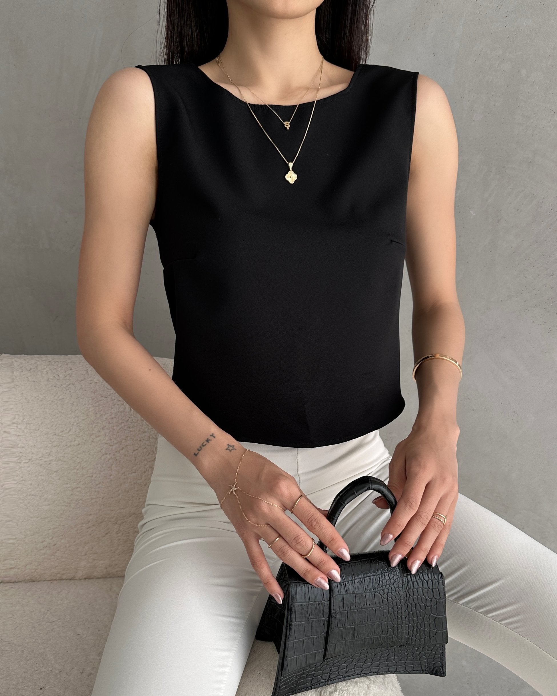Kolsuz Sırt Dekolteli Crop Bluz