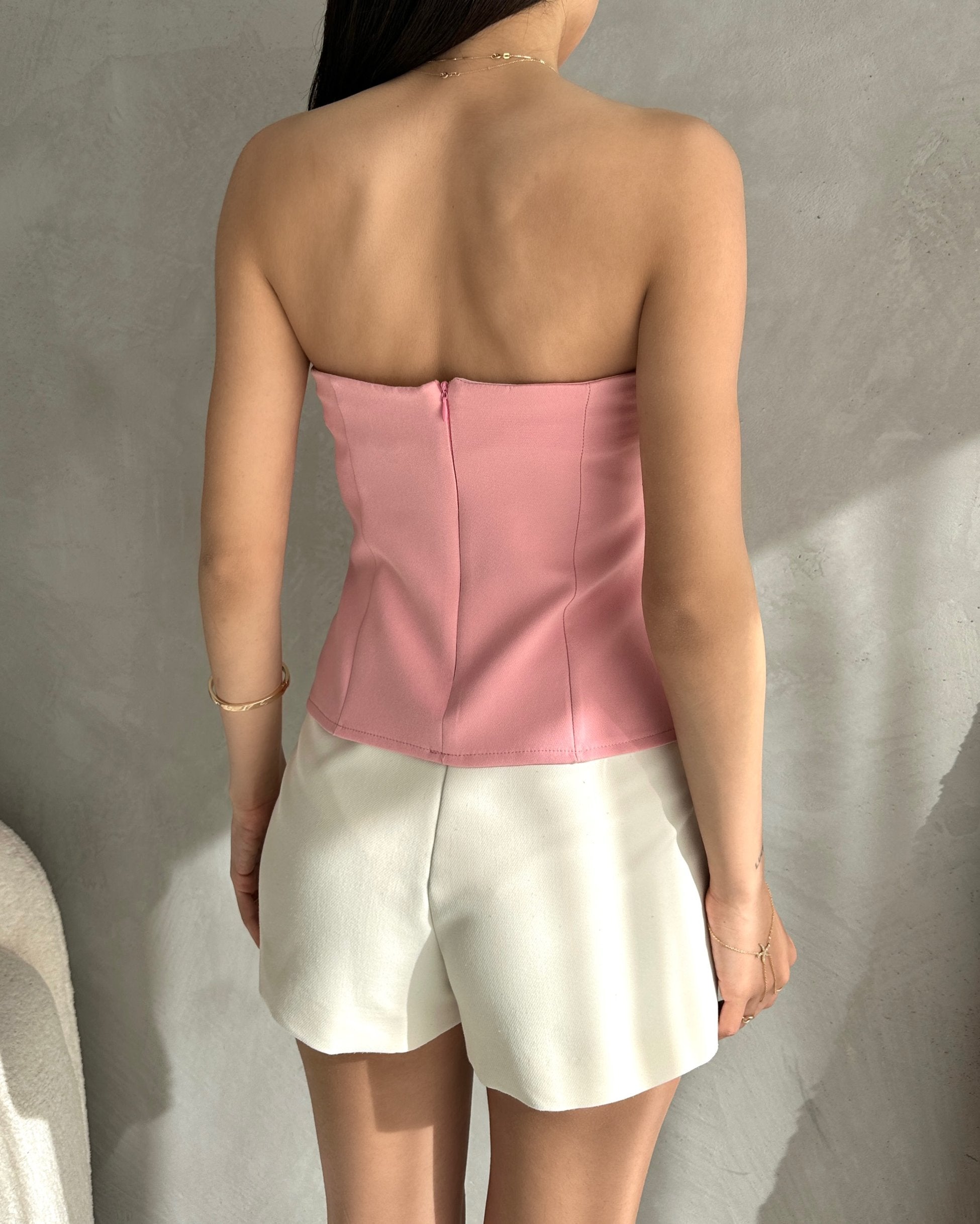 Straplez Beli Toka Detaylı Crep Bluz