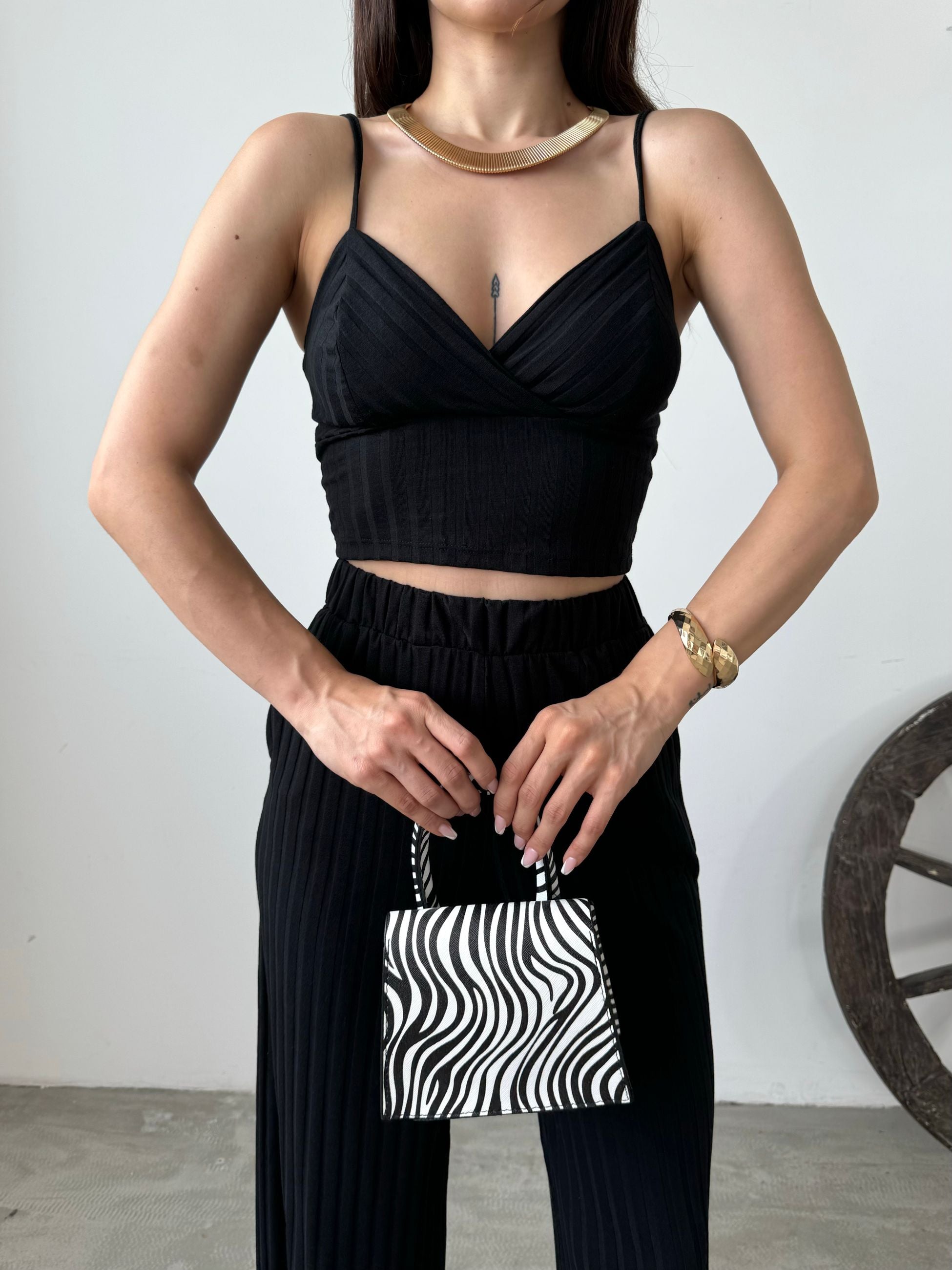 İp Askılı Crop Bluz Ve YIrtmaç Detaylı Pantolon İkili Takım