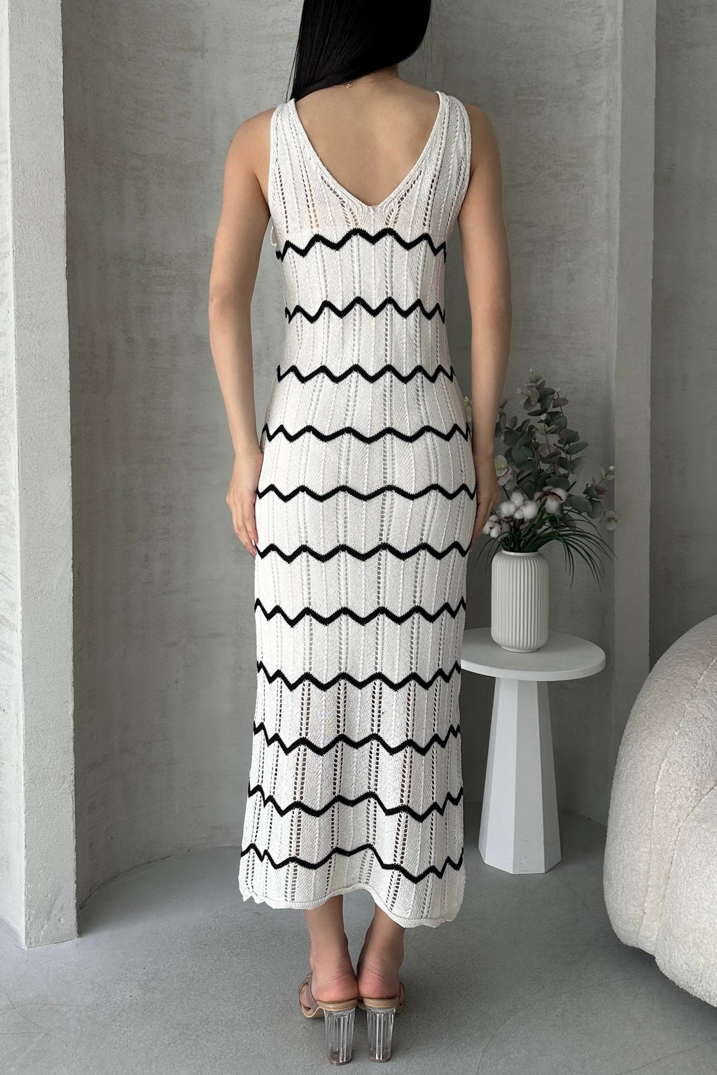 V Yaka Zigzag Detaylı Triko Elbise