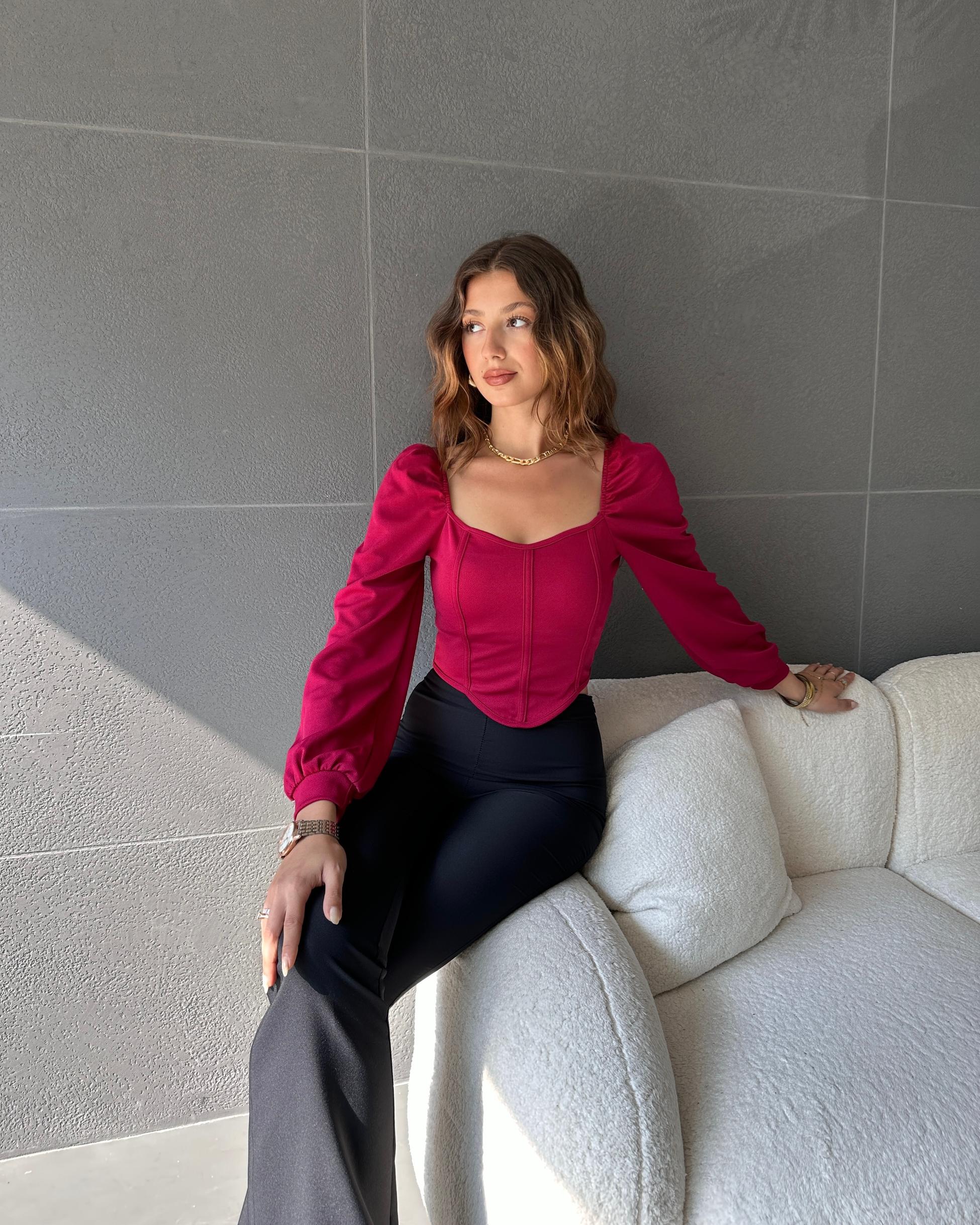 Kare Yaka Şerit Detaylı Bluz