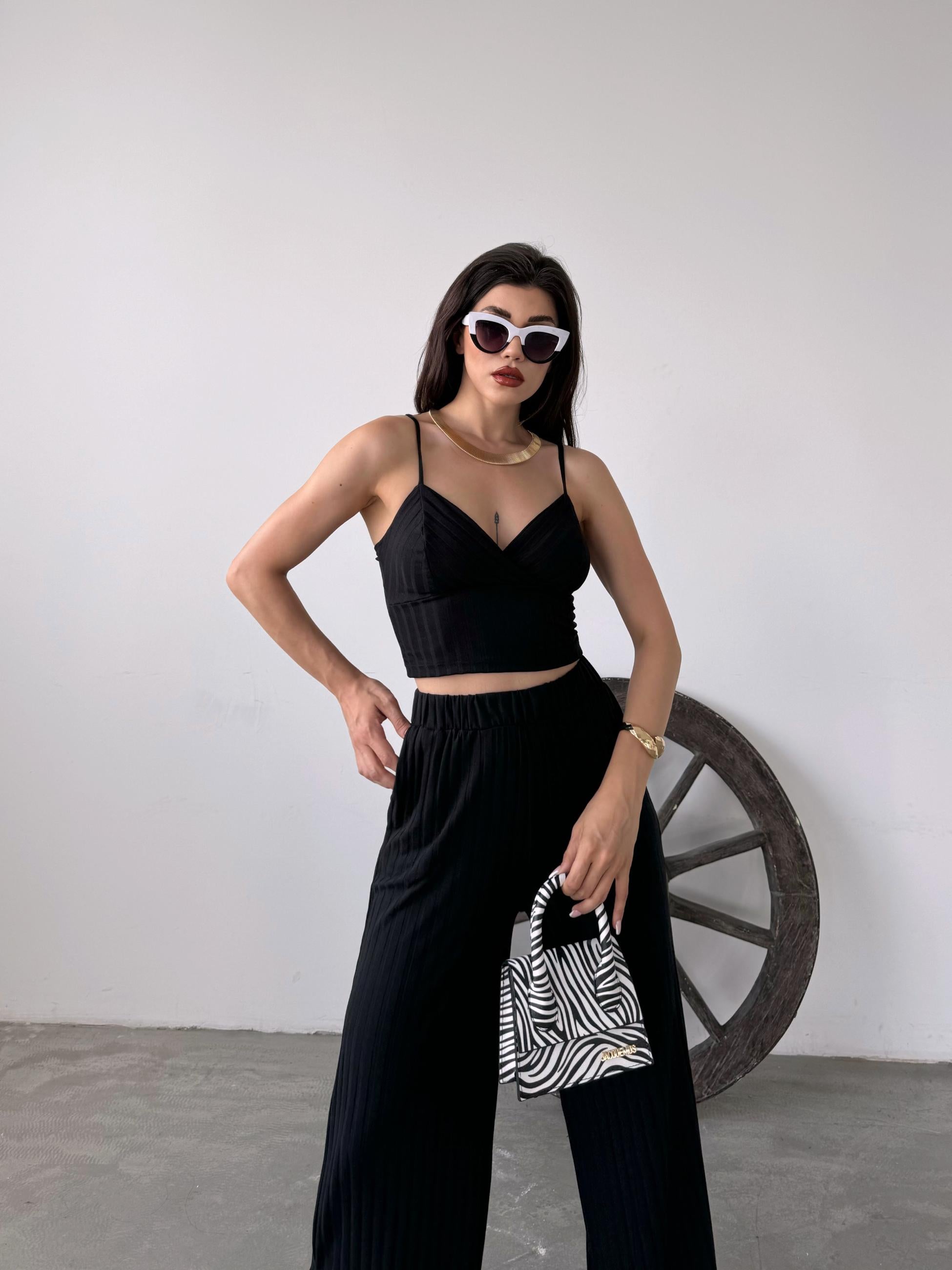 İp Askılı Crop Bluz Ve YIrtmaç Detaylı Pantolon İkili Takım