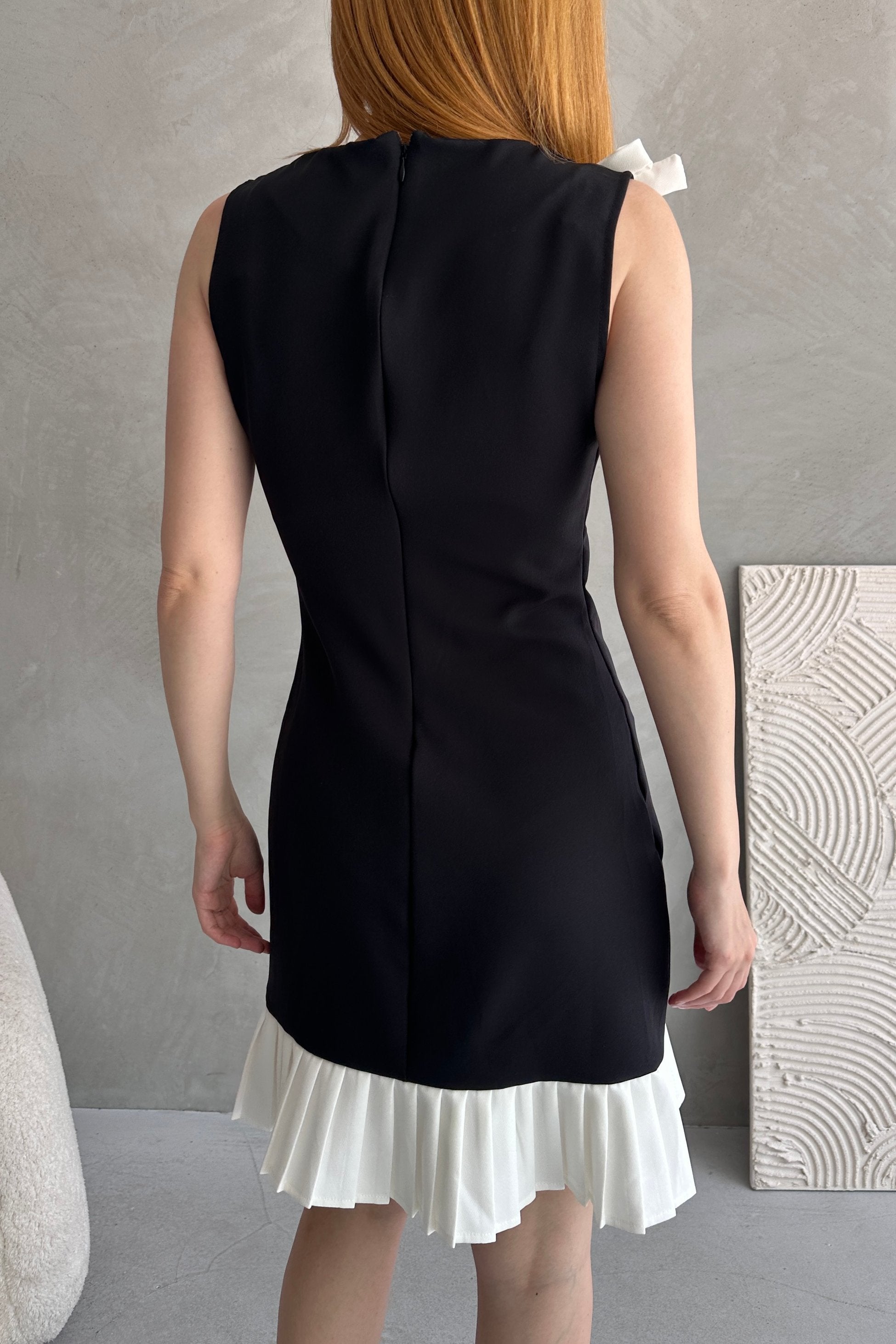 Fiyonk Detaylı Pileli Mini Elbise