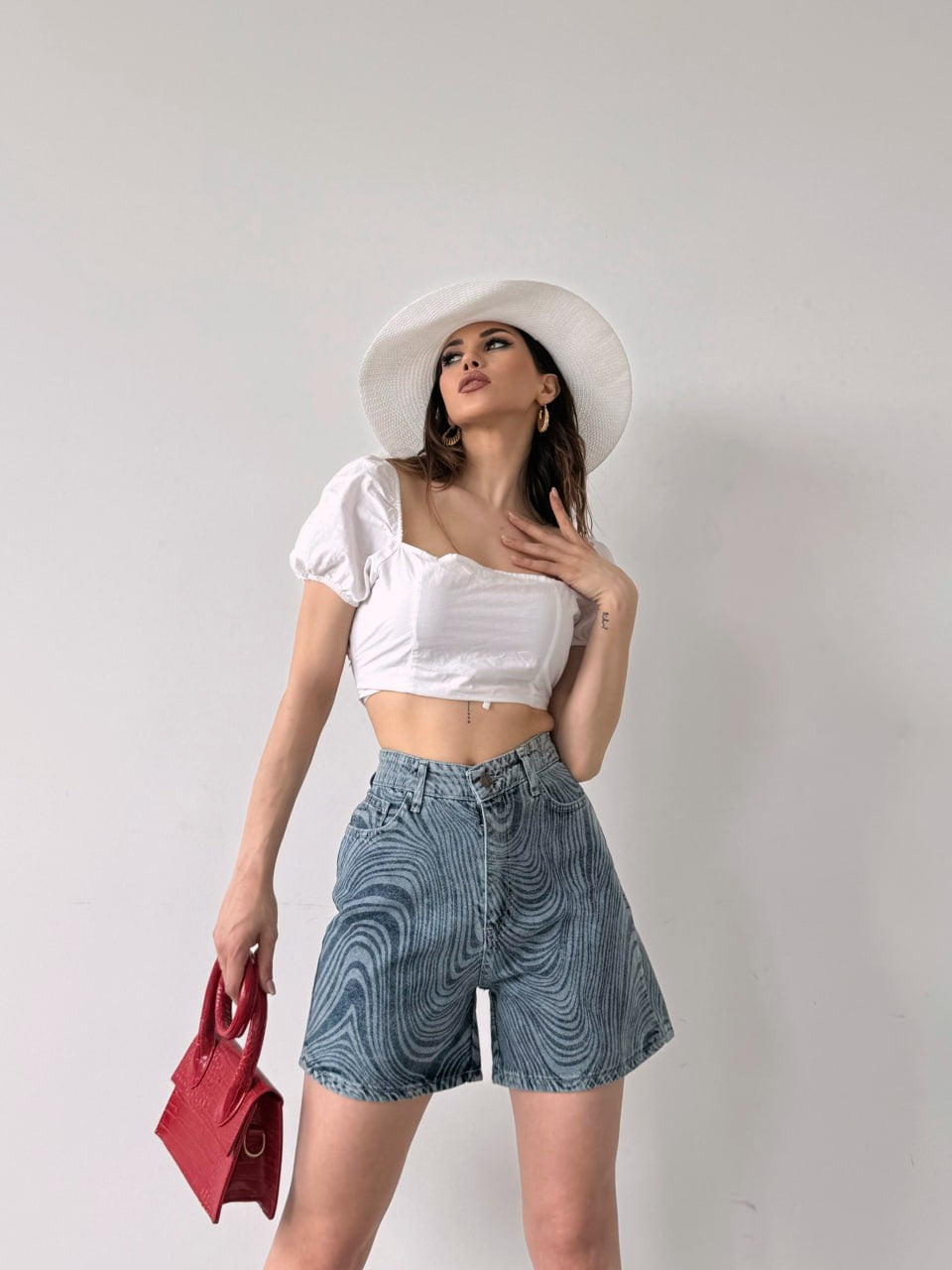 Paçası Püsküllü Desenli Denim Şort