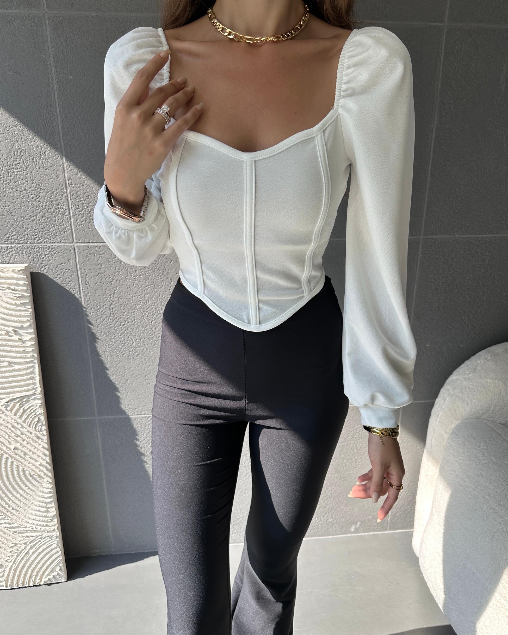 Kare Yaka Şerit Detaylı Bluz