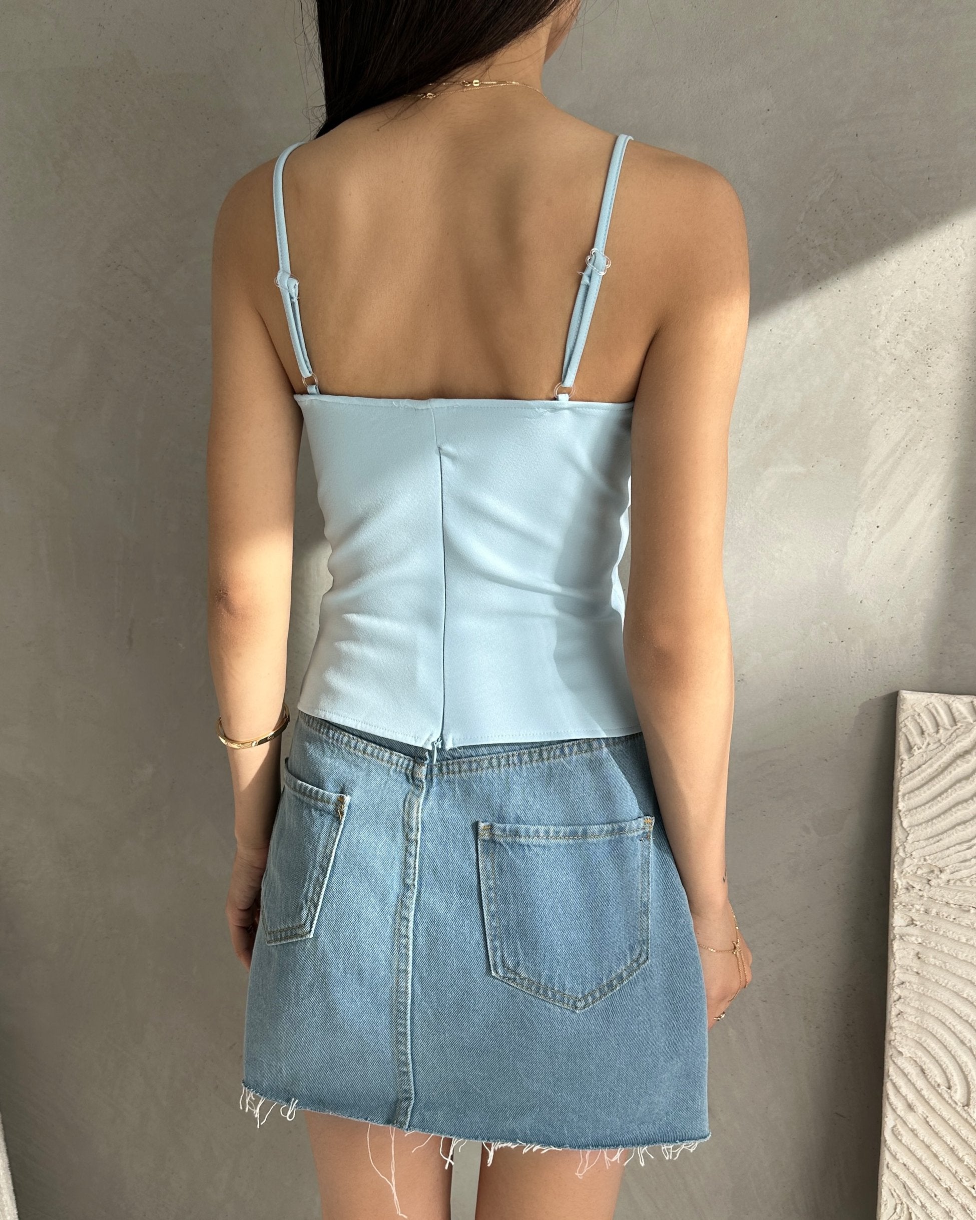 İp Askılı Fiyonk Detaylı Crep Bluz