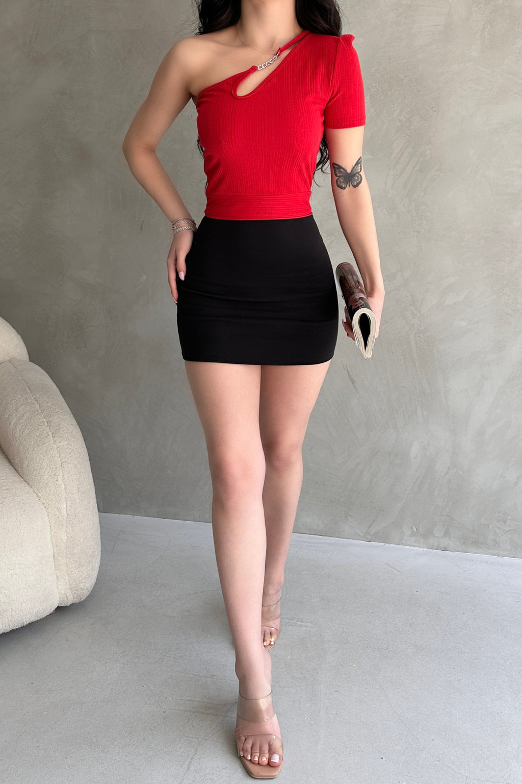 Tek Omuz Zincir Detaylı Crop Bluz