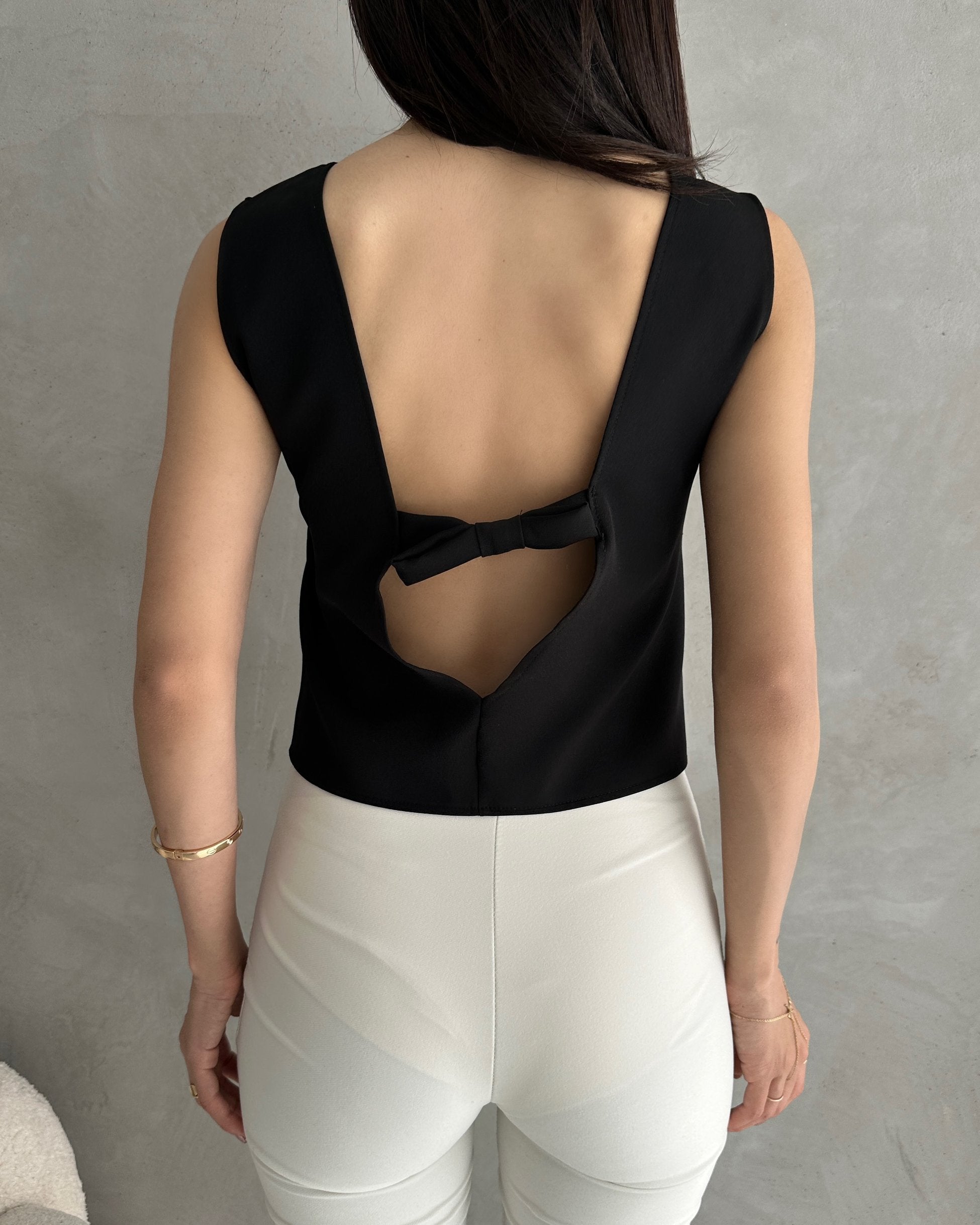 Kolsuz Sırt Dekolteli Crop Bluz