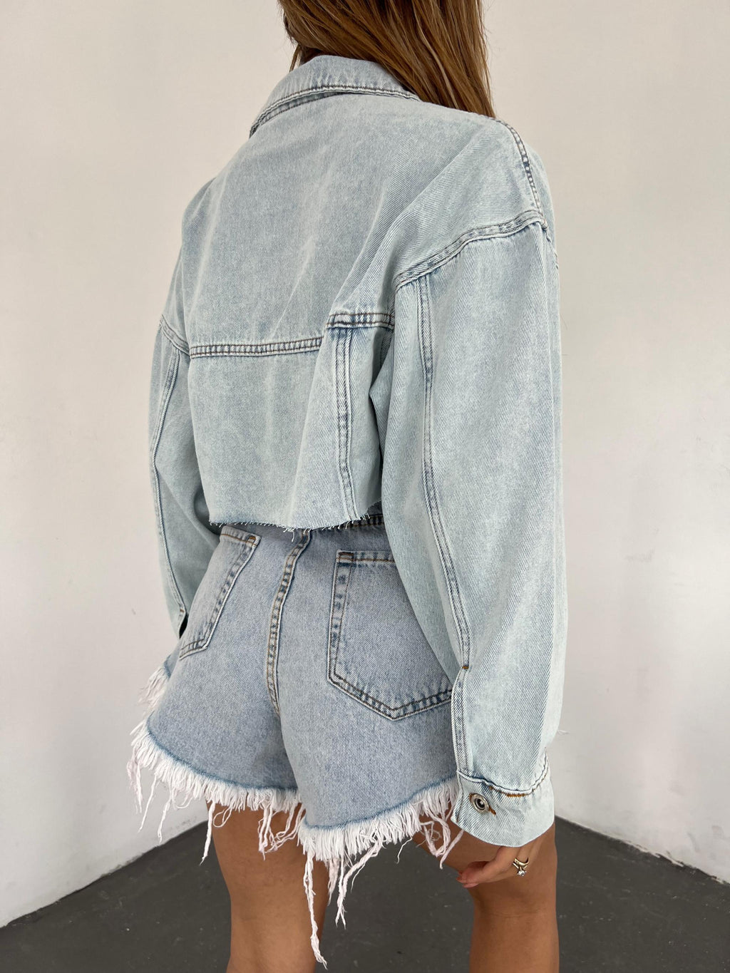 Çift Cepli Yıkamalı Crop Denim Ceket