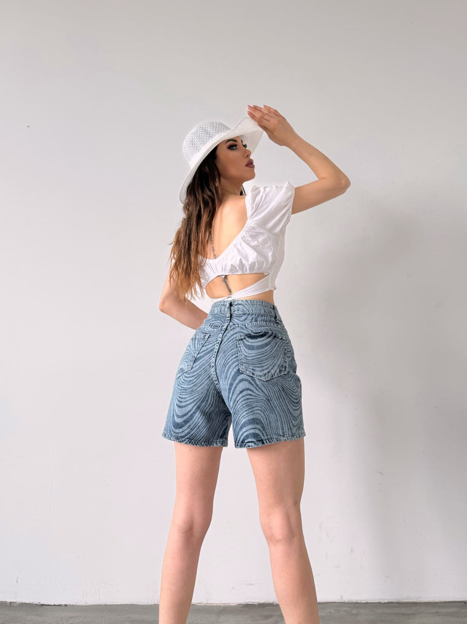 Paçası Püsküllü Desenli Denim Şort