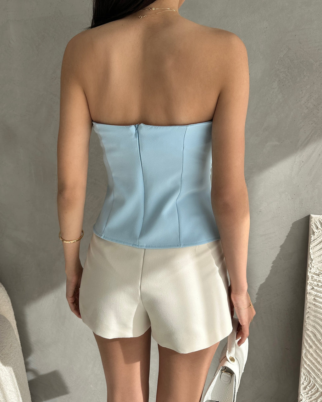 Straplez Beli Toka Detaylı Crep Bluz