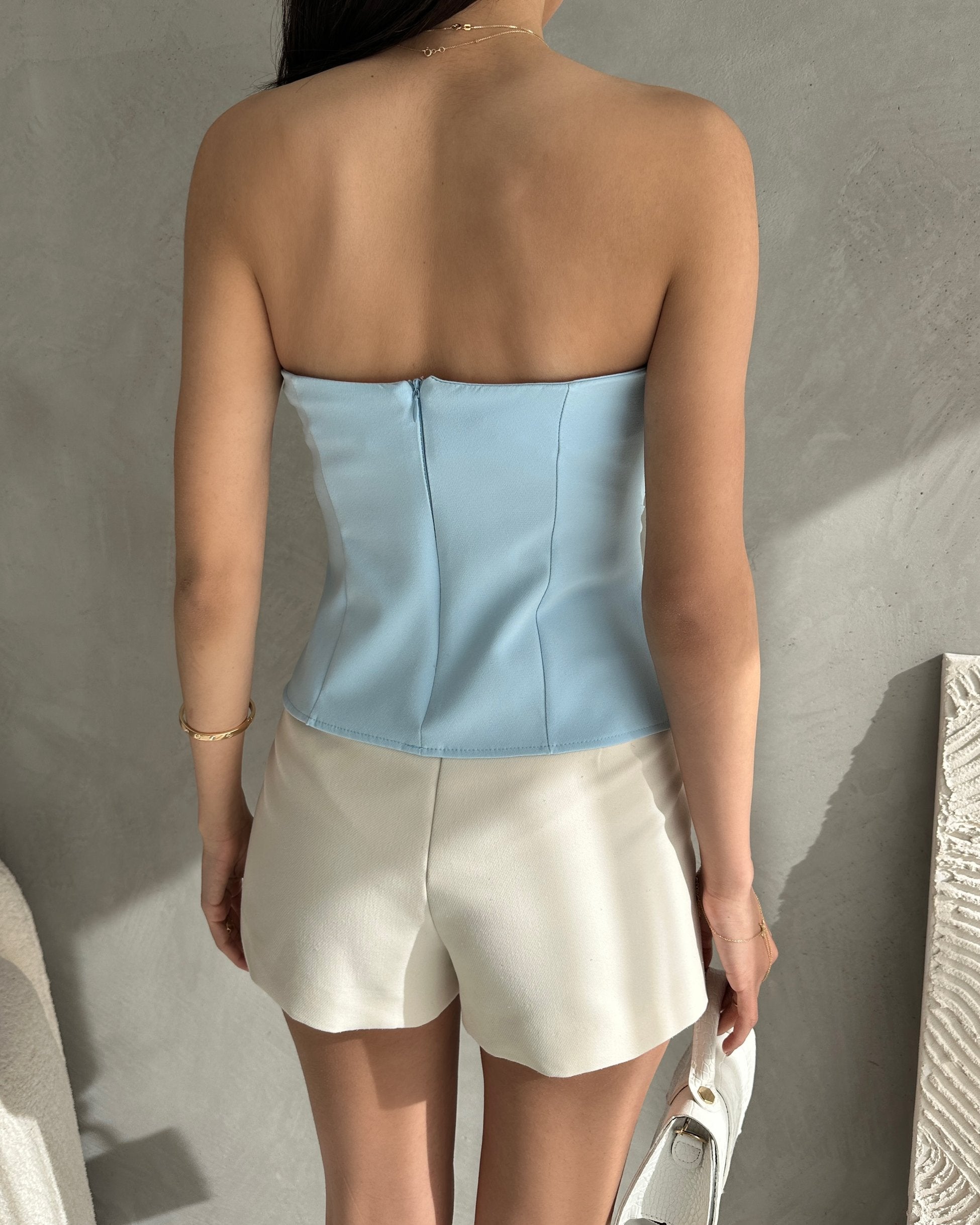Straplez Beli Toka Detaylı Crep Bluz