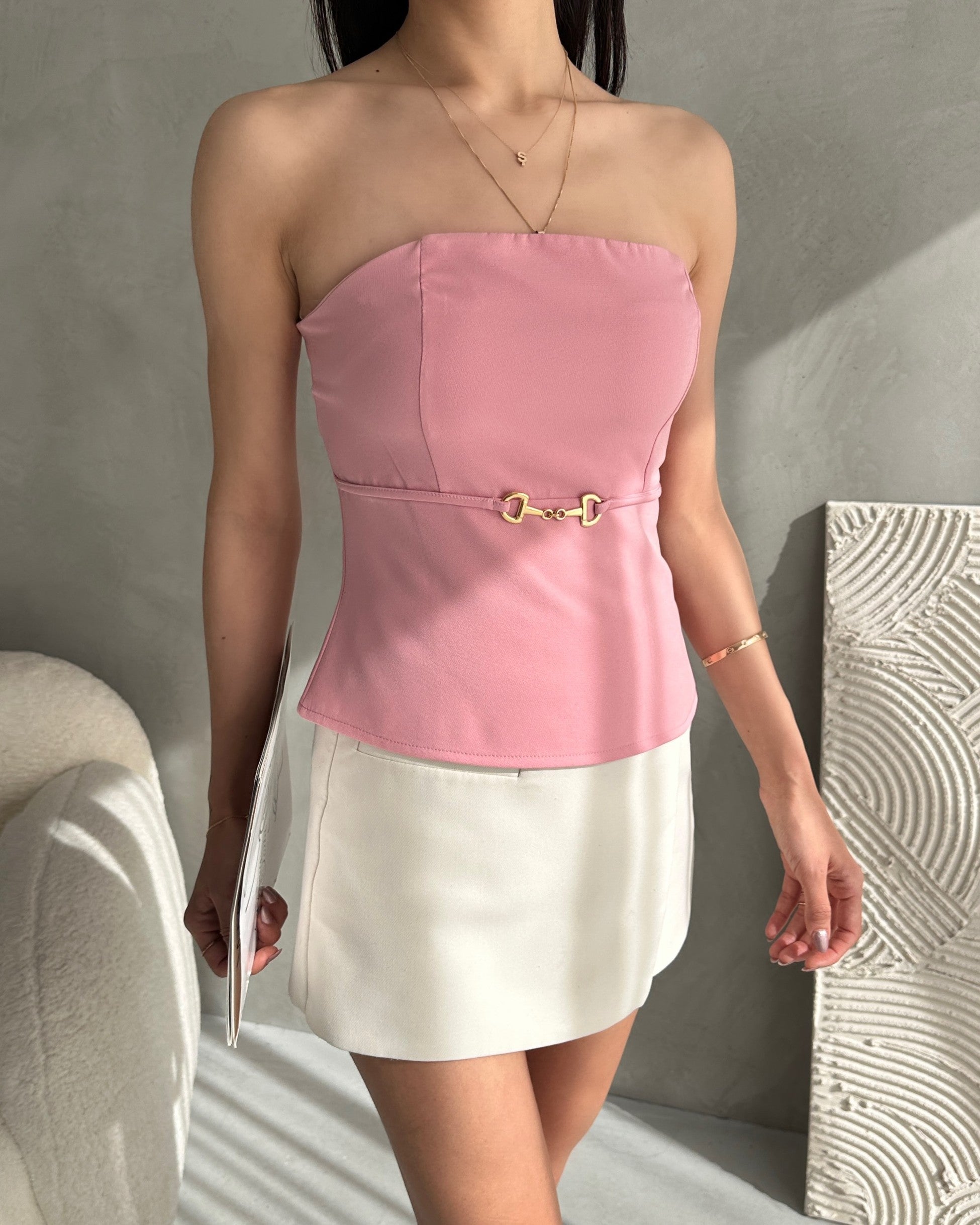 Straplez Beli Toka Detaylı Crep Bluz