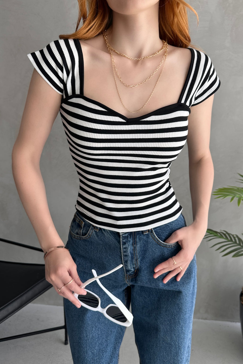 Kalp Yaka Sırtı Bağcık Detaylı Crop Bluz