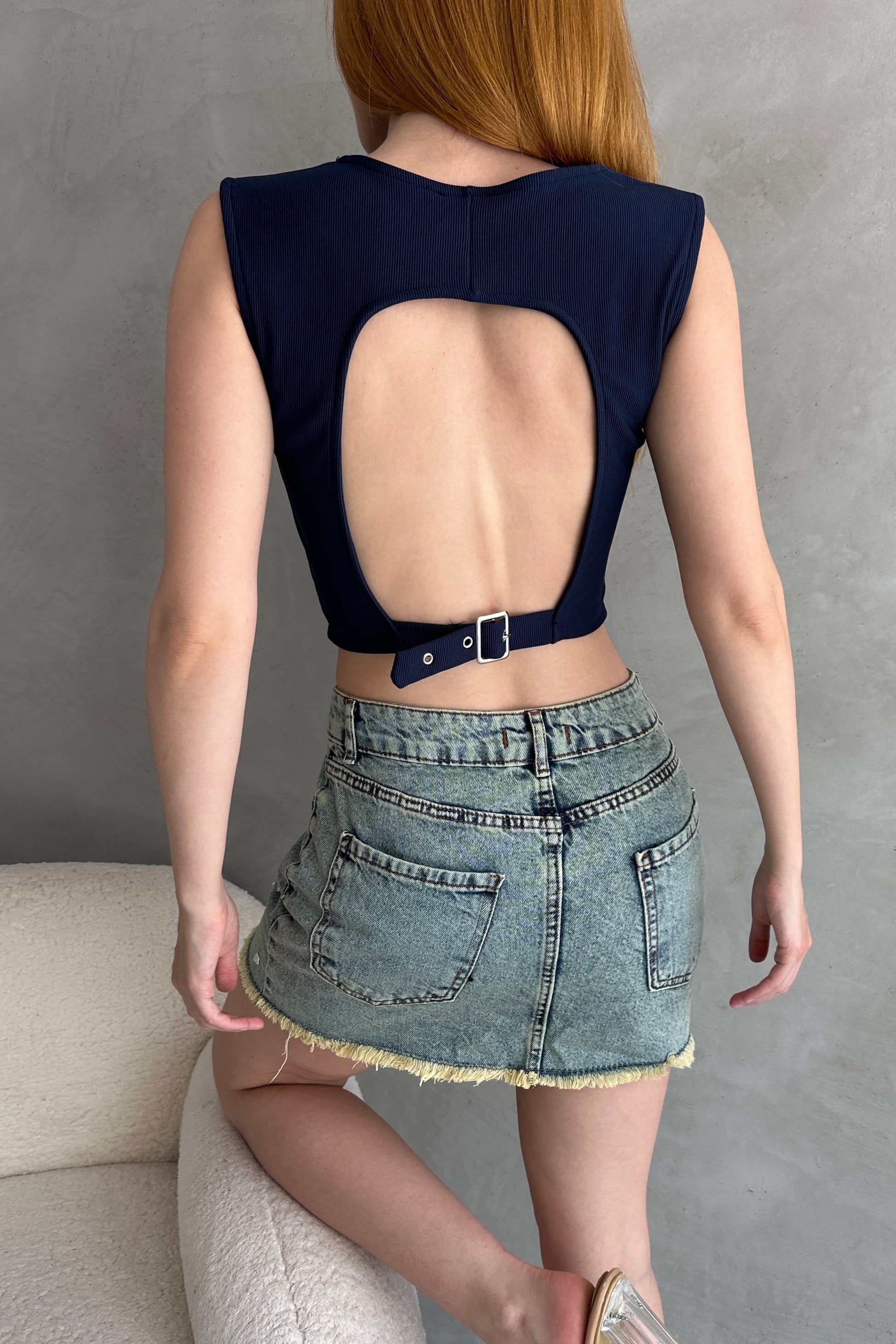 Sırtı Kemer Detaylı Kaşkorse Crop Bluz