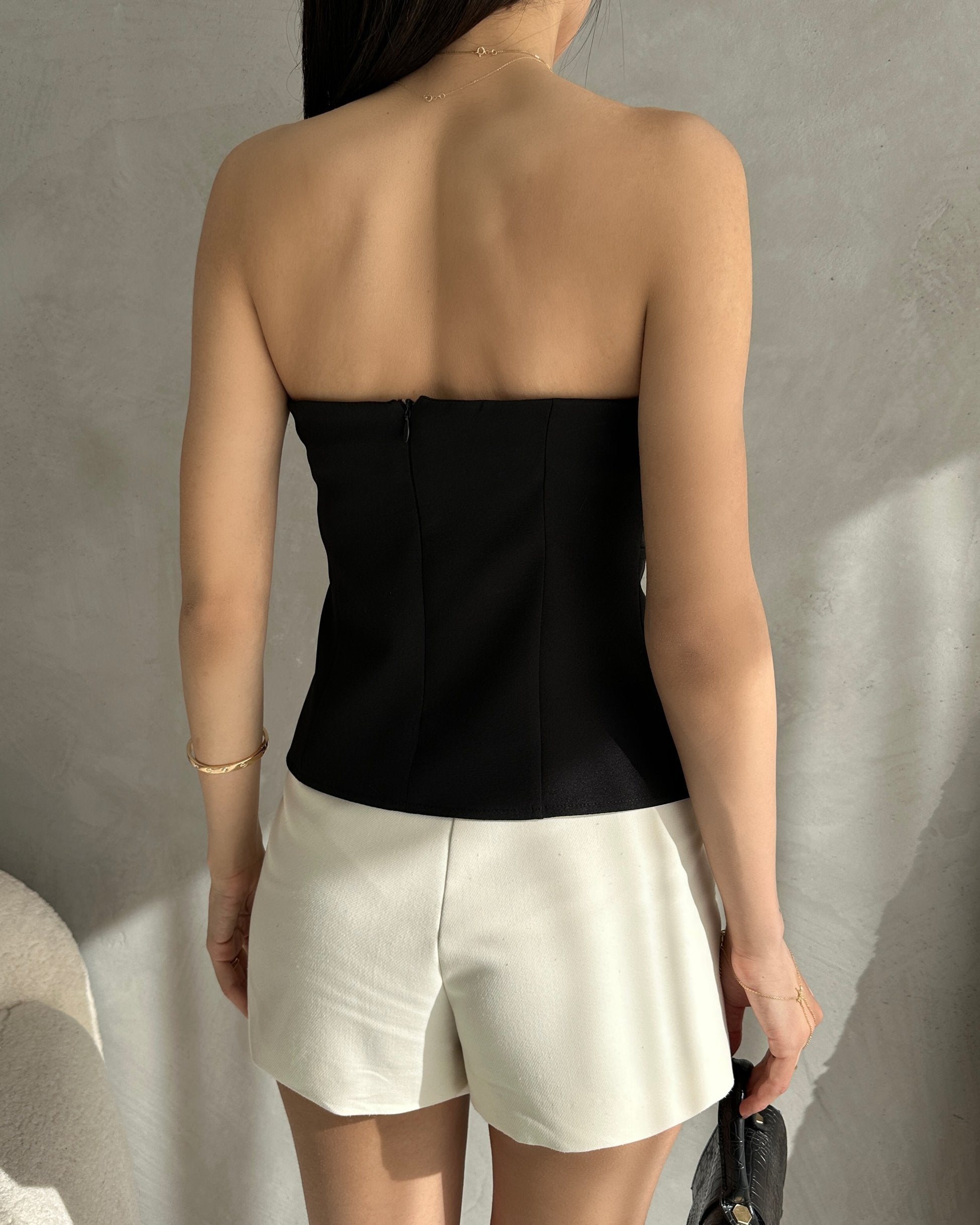 Straplez Beli Toka Detaylı Crep Bluz