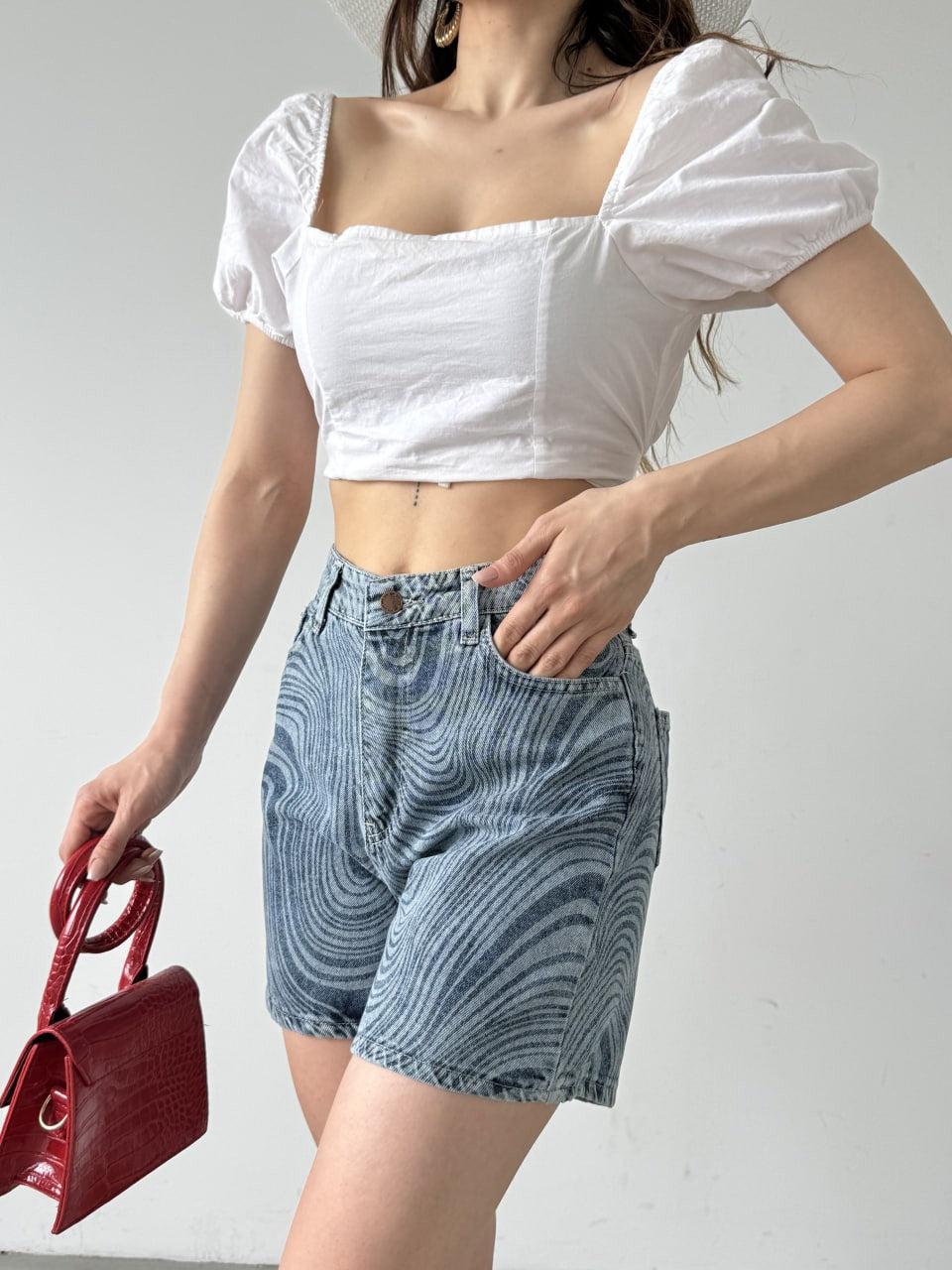 Paçası Püsküllü Desenli Denim Şort