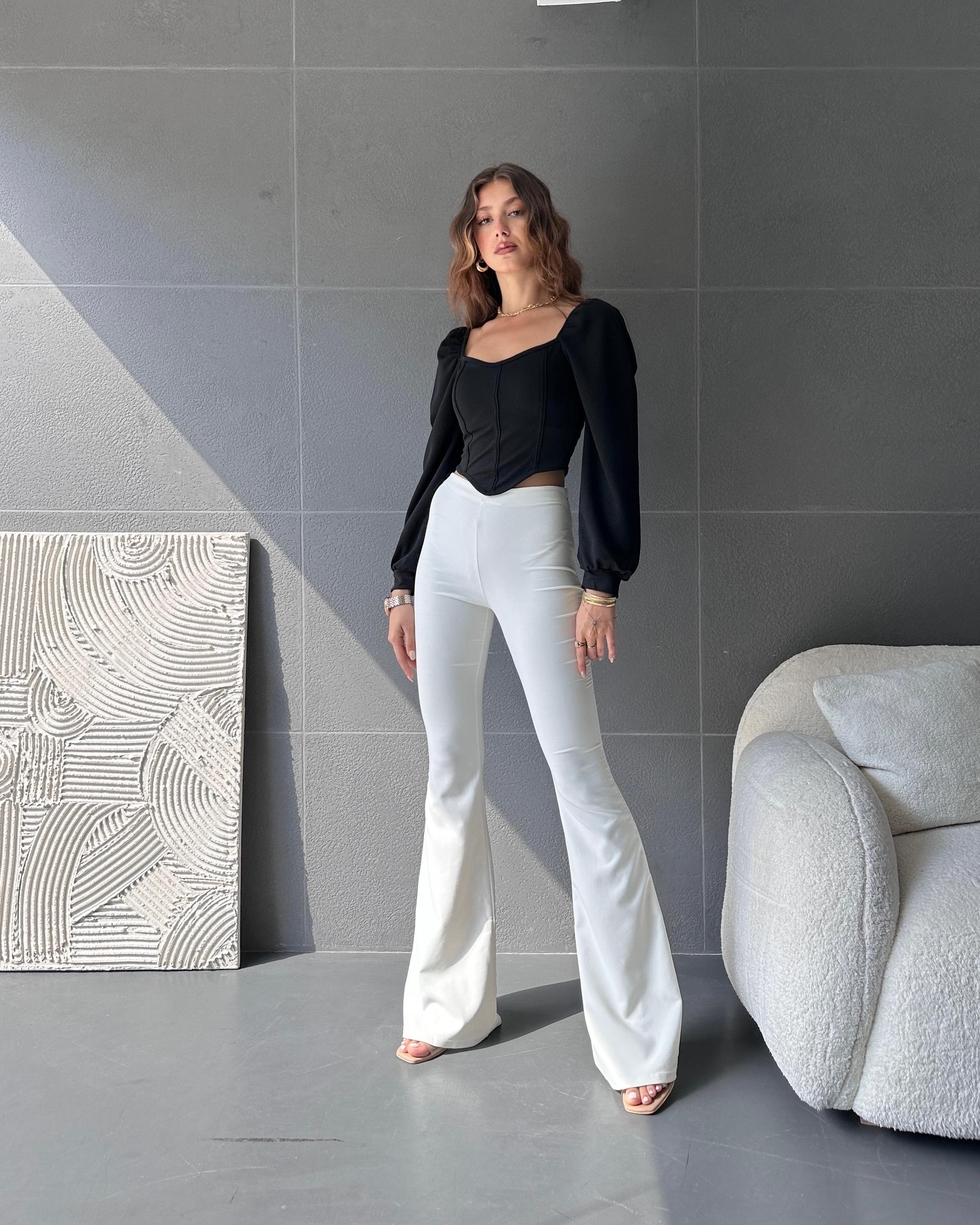 Kare Yaka Şerit Detaylı Bluz