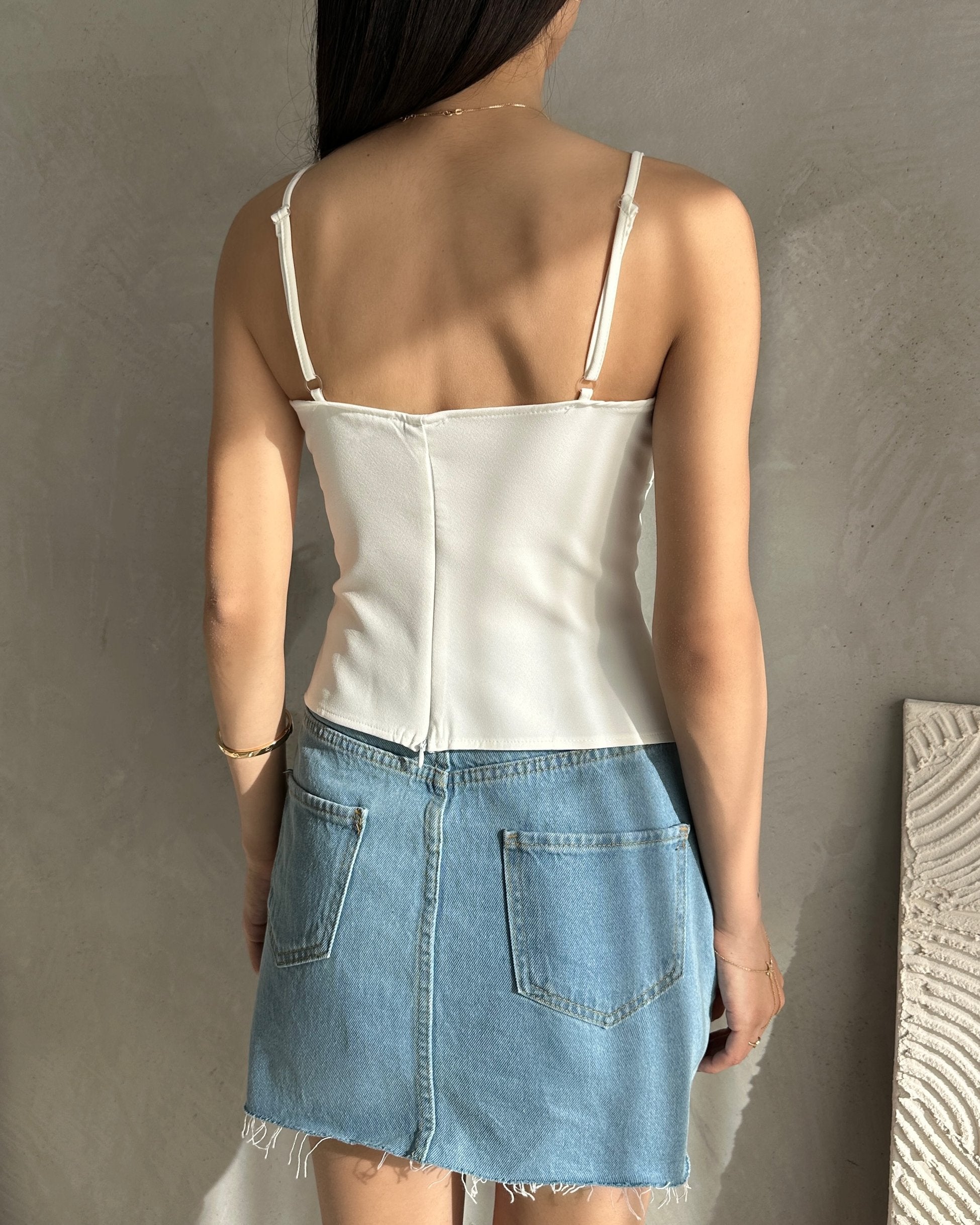 İp Askılı Fiyonk Detaylı Crep Bluz