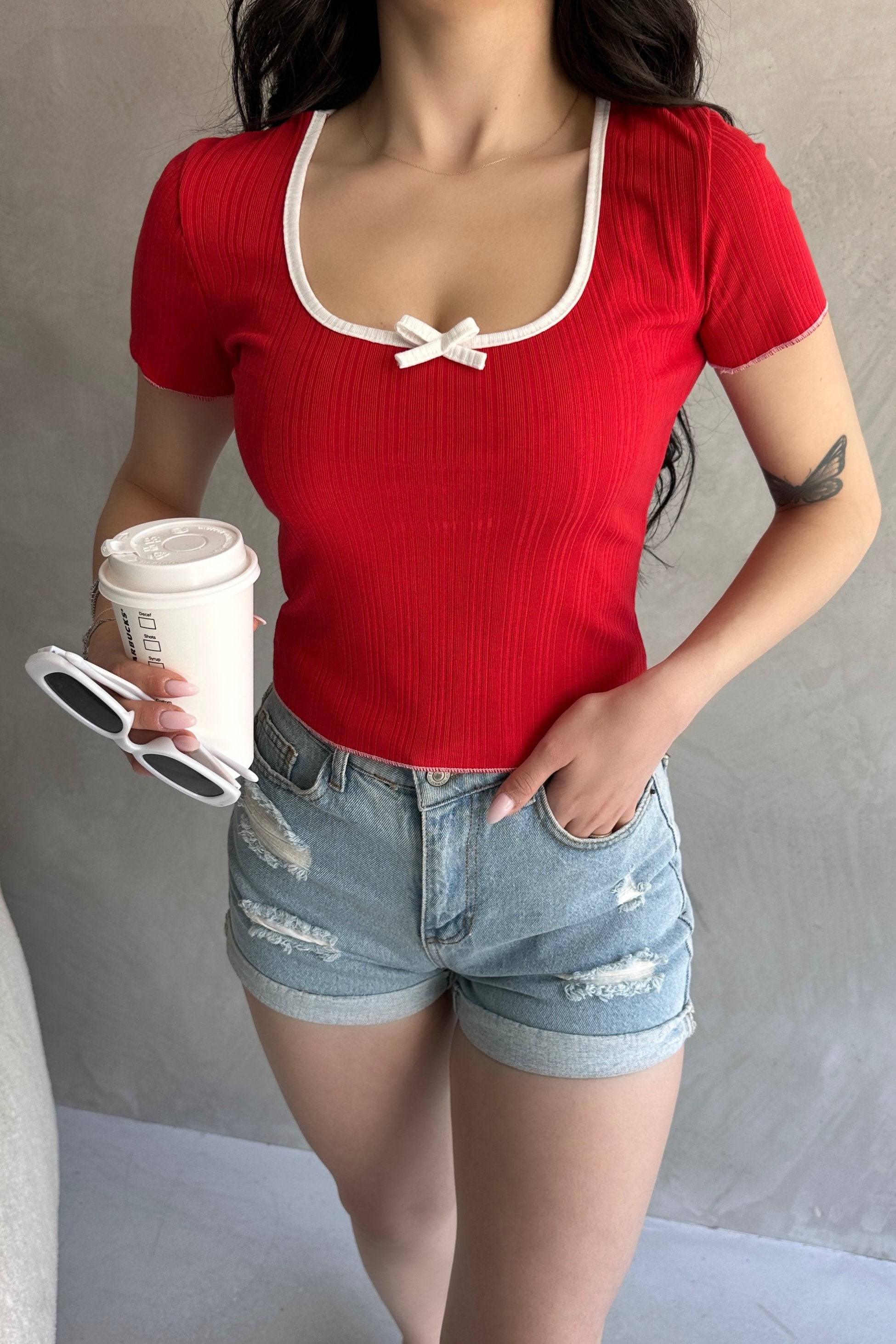 Havuz Yaka Biye Detaylı Crop Bluz