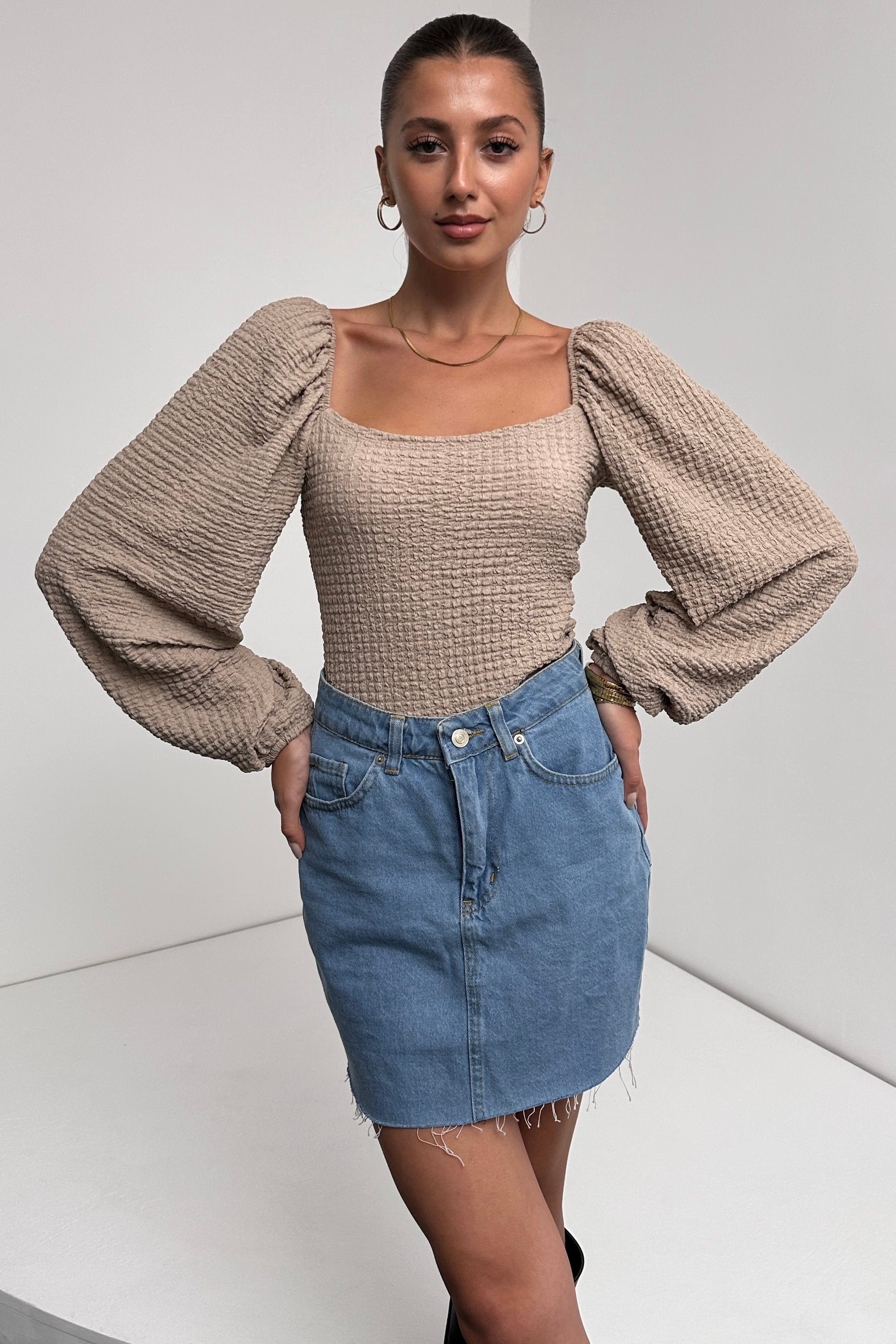 Блузка с квадратным вырезом и рукавами-фонариками