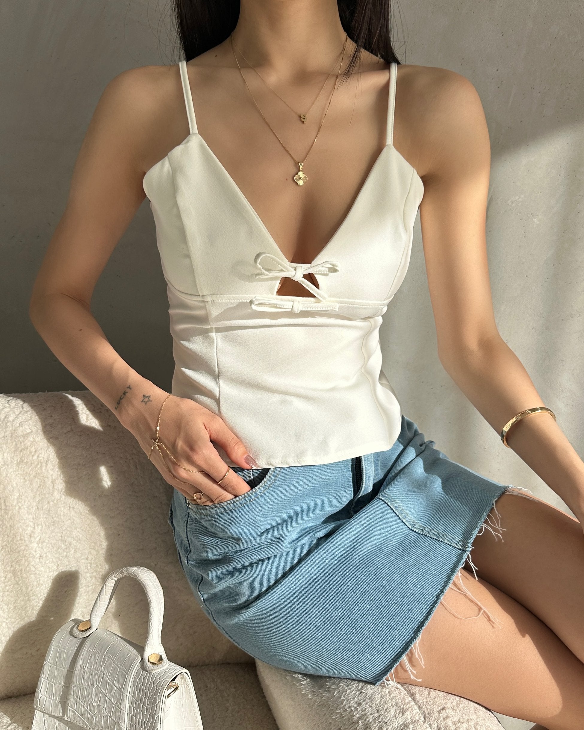 İp Askılı Fiyonk Detaylı Crep Bluz