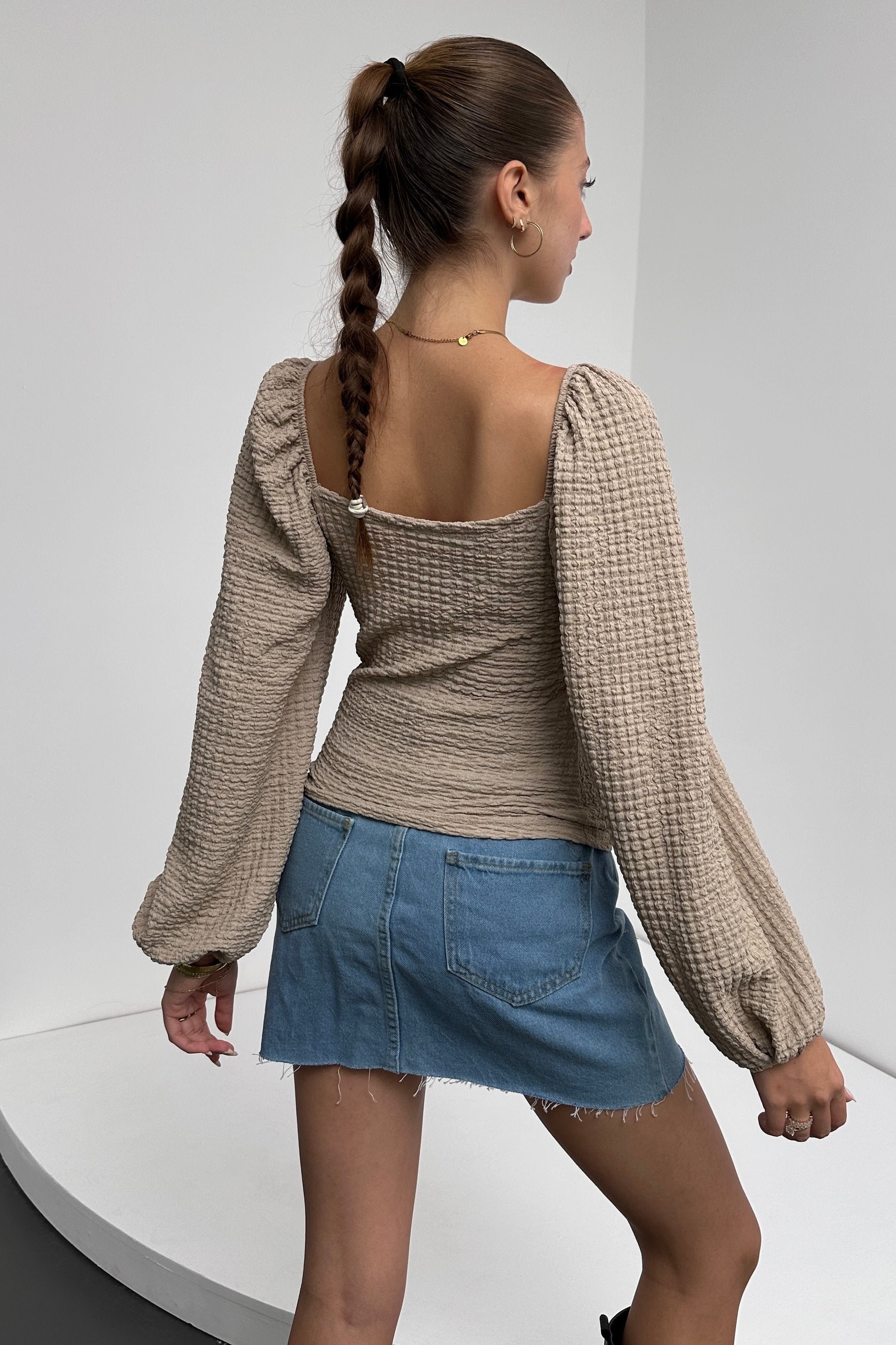 Блузка с квадратным вырезом и рукавами-фонариками