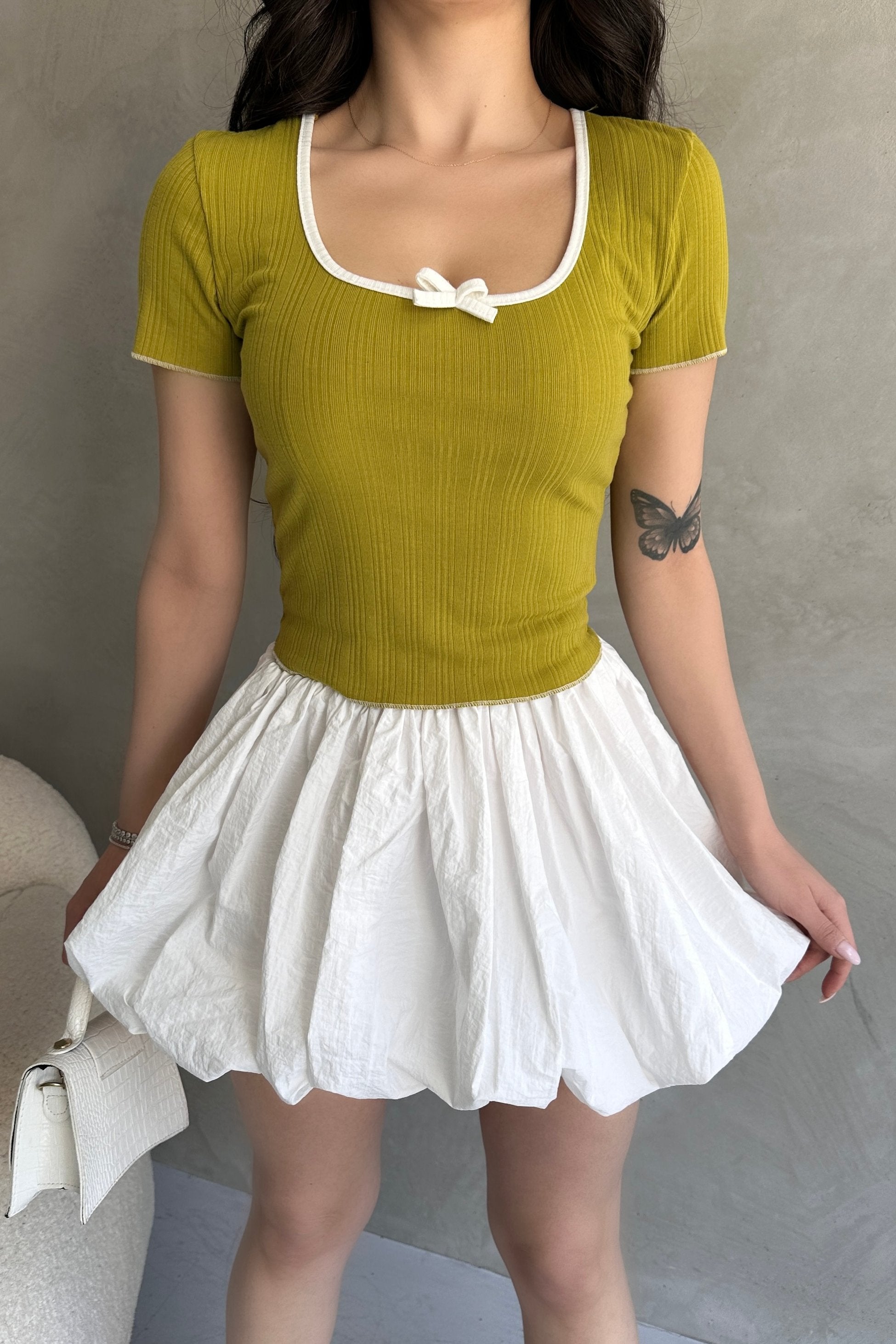 Havuz Yaka Biye Detaylı Crop Bluz