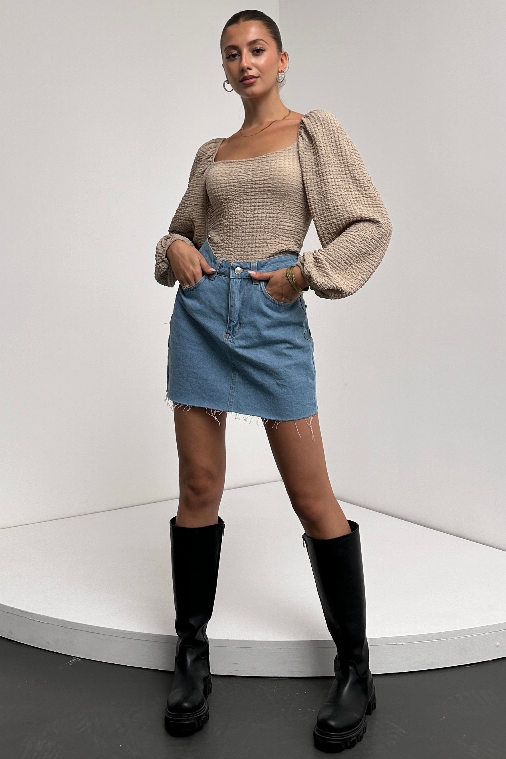 Блузка с квадратным вырезом и рукавами-фонариками